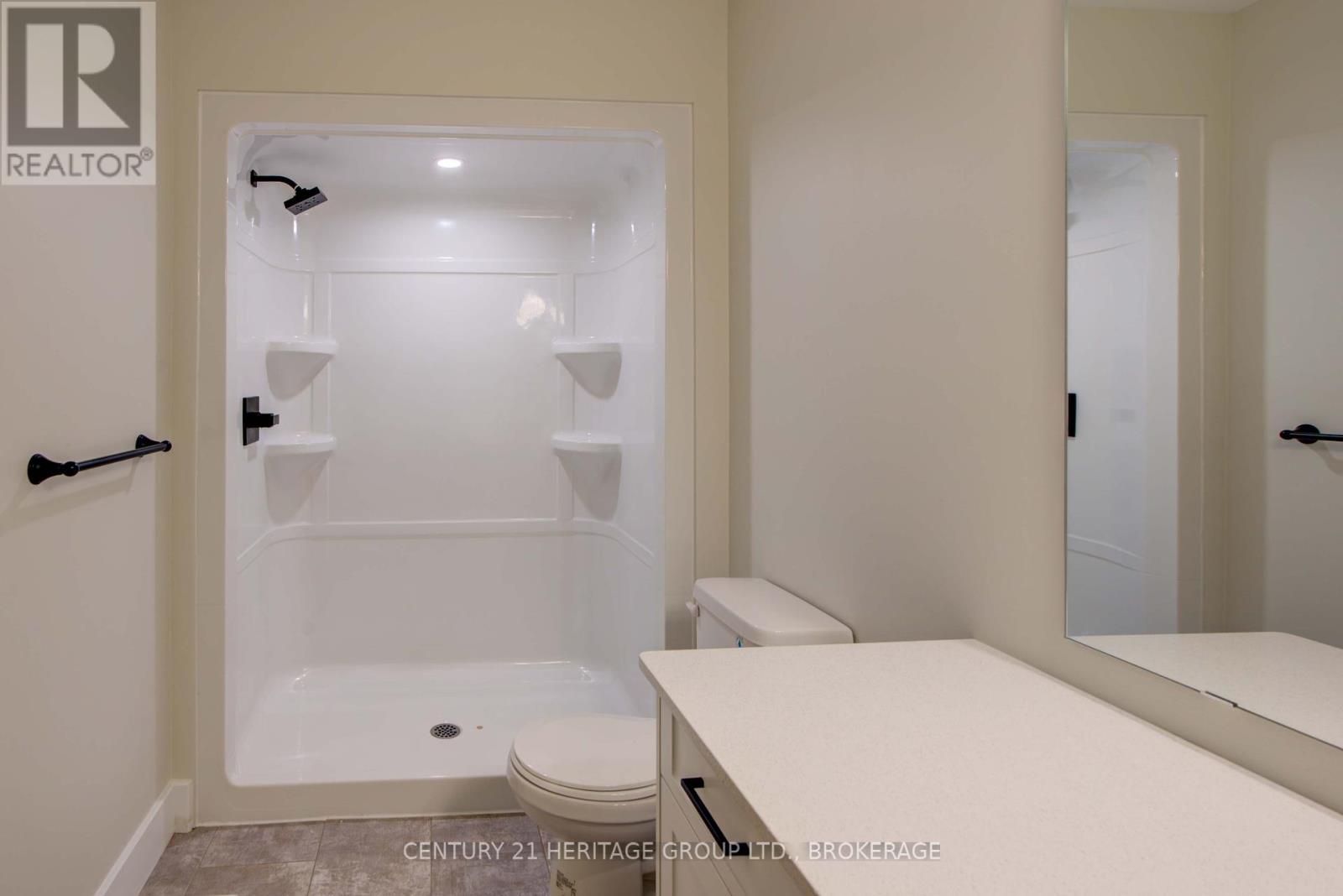 28 Dusenbury Drive, Loyalist, Ontario K0H 2H0 - Photo 38 - X12308183