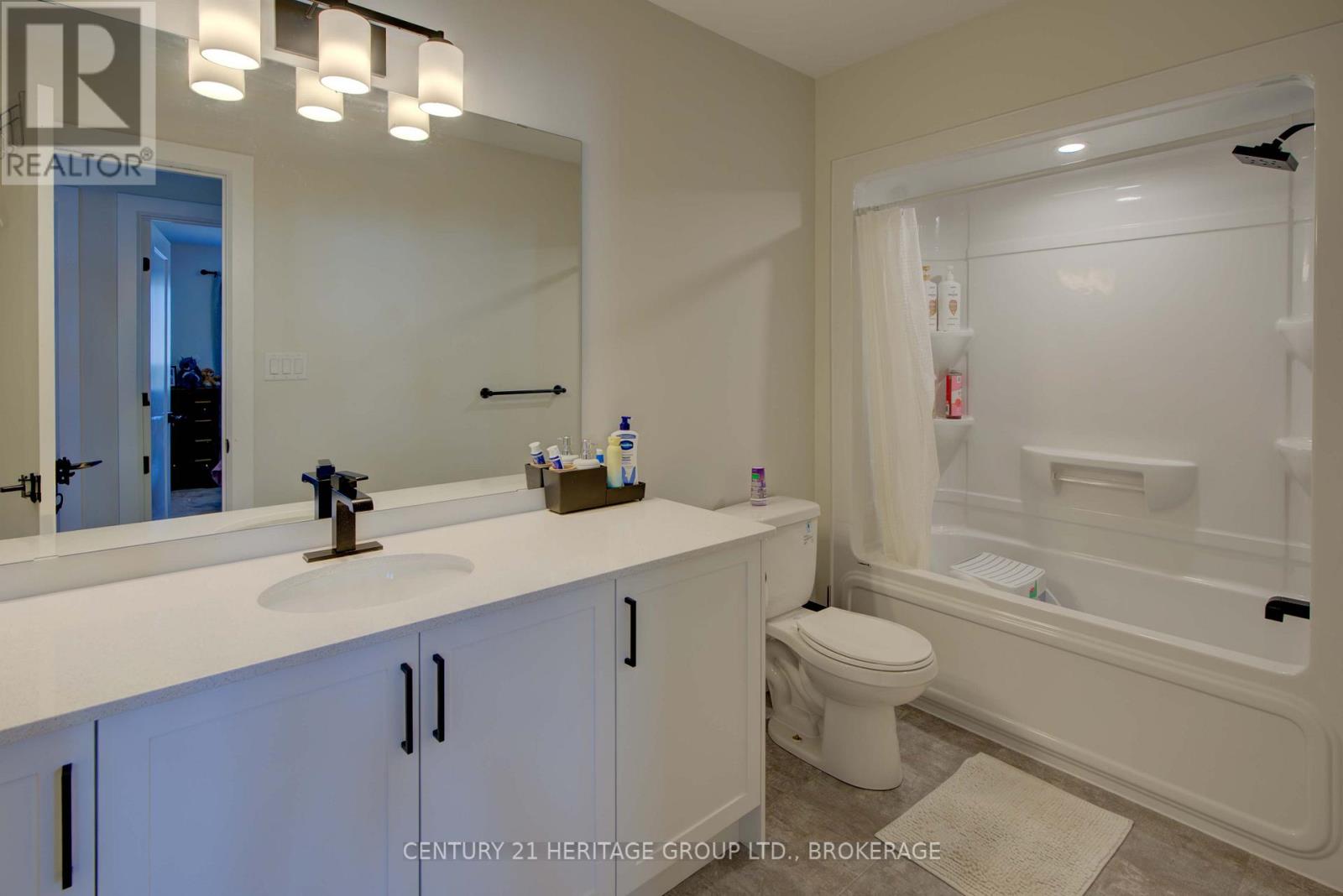 28 Dusenbury Drive, Loyalist, Ontario K0H 2H0 - Photo 39 - X12308183