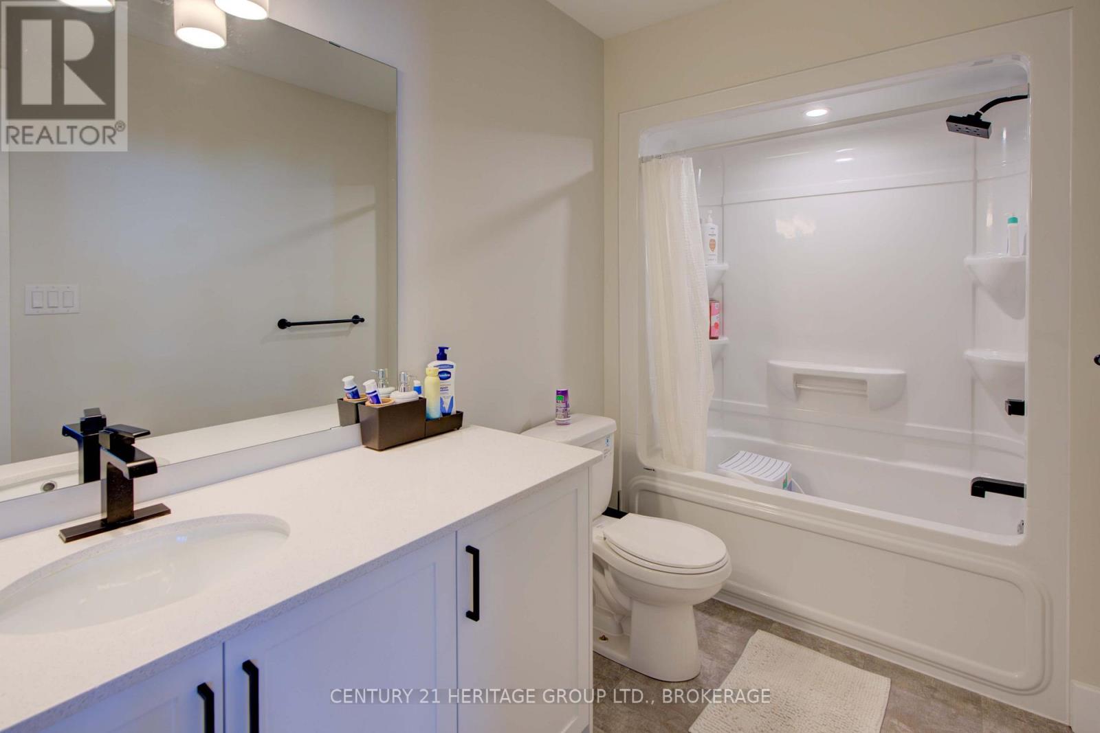 28 Dusenbury Drive, Loyalist, Ontario K0H 2H0 - Photo 40 - X12308183