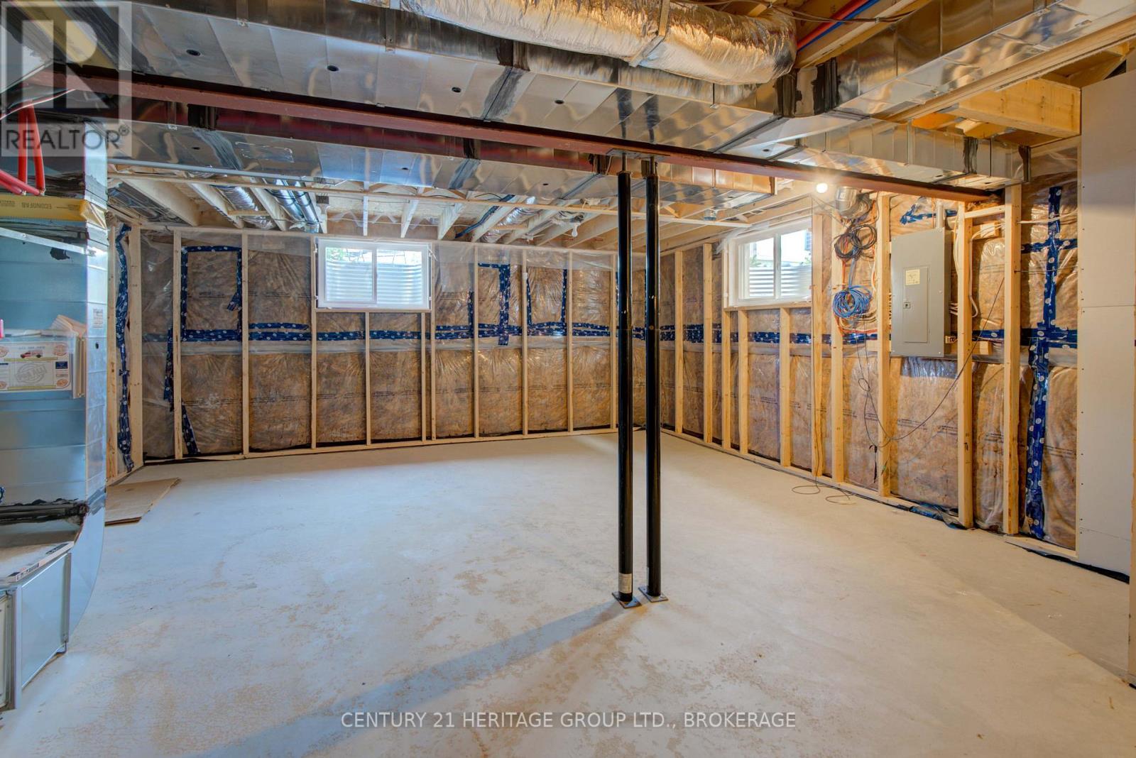 28 Dusenbury Drive, Loyalist, Ontario K0H 2H0 - Photo 44 - X12308183