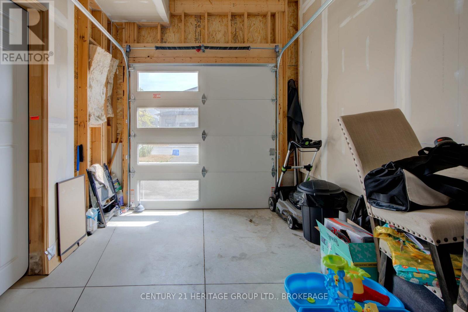 28 Dusenbury Drive, Loyalist, Ontario K0H 2H0 - Photo 45 - X12308183