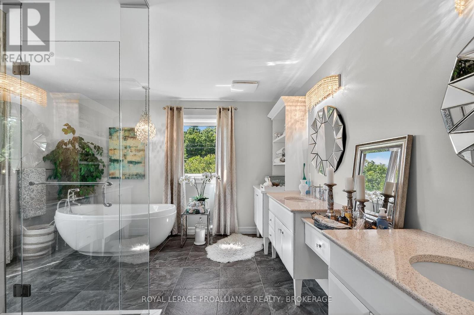 303 Escott Rockport Road, Leeds And The Thousand Islands, Ontario K0E 1R0 - Photo 5 - X12310945