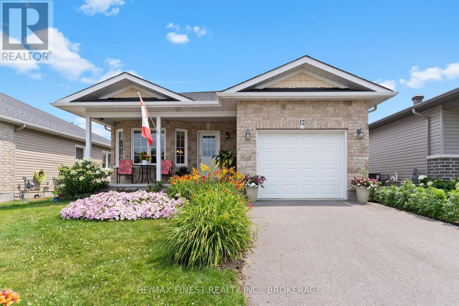 17 LEE AVENUE, Smiths Falls, Ontario