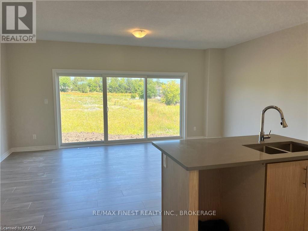 192 Heritage Park Drive, Greater Napanee, Ontario  K7R 3X8 - Photo 4 - X12318037