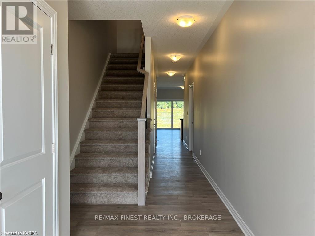 192 Heritage Park Drive, Greater Napanee, Ontario  K7R 3X8 - Photo 5 - X12318037