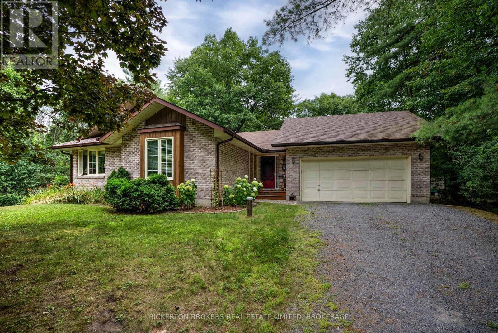 16 VILLAGE ESTATES ROAD S, Leeds and the Thousand Islands, Ontario