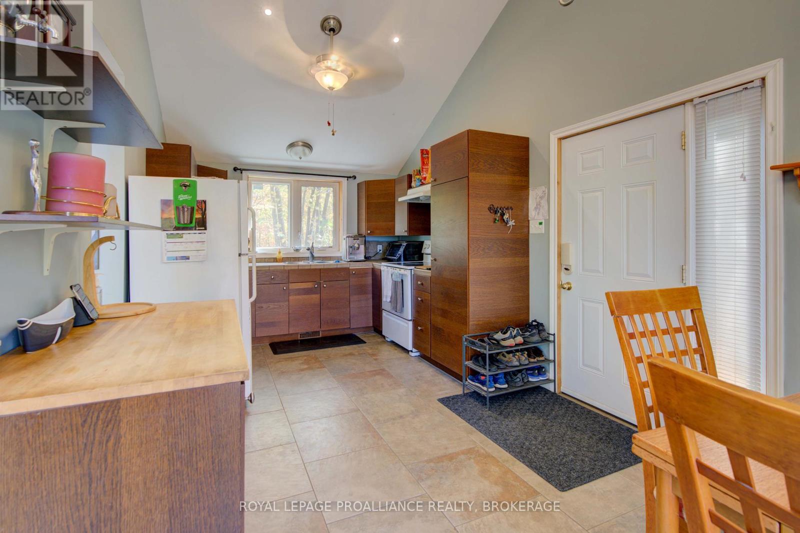 224 Island Drive Lane, Frontenac, Ontario K0H 2B0 - Photo 11 - X12324998