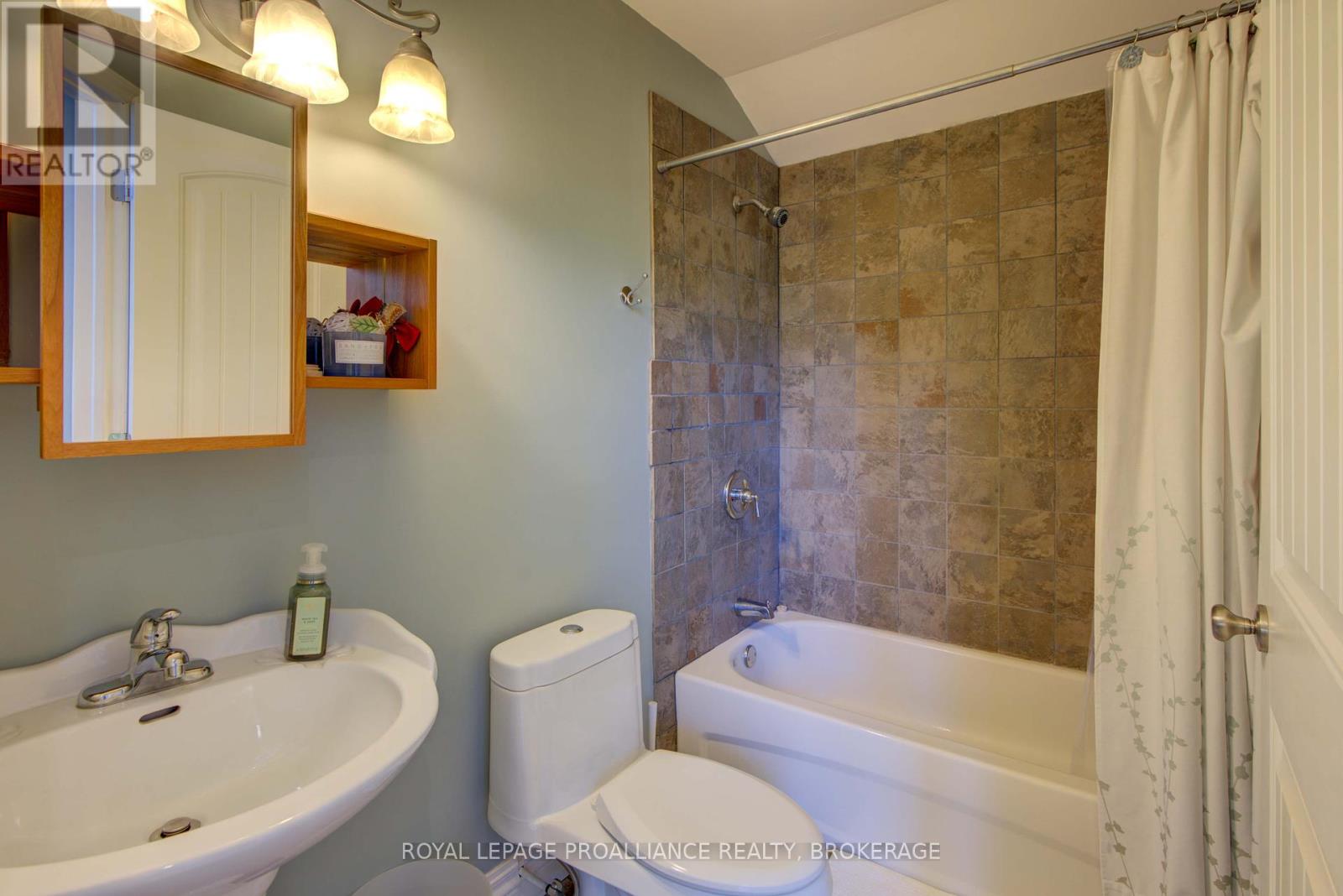 224 Island Drive Lane, Frontenac, Ontario K0H 2B0 - Photo 21 - X12324998