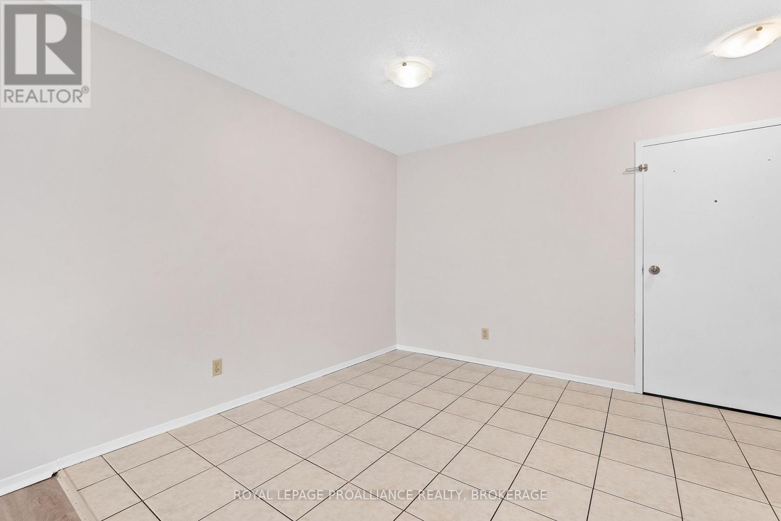 302 - 573 Armstrong Road, Kingston, Ontario  K7M 8J8 - Photo 12 - X12329709