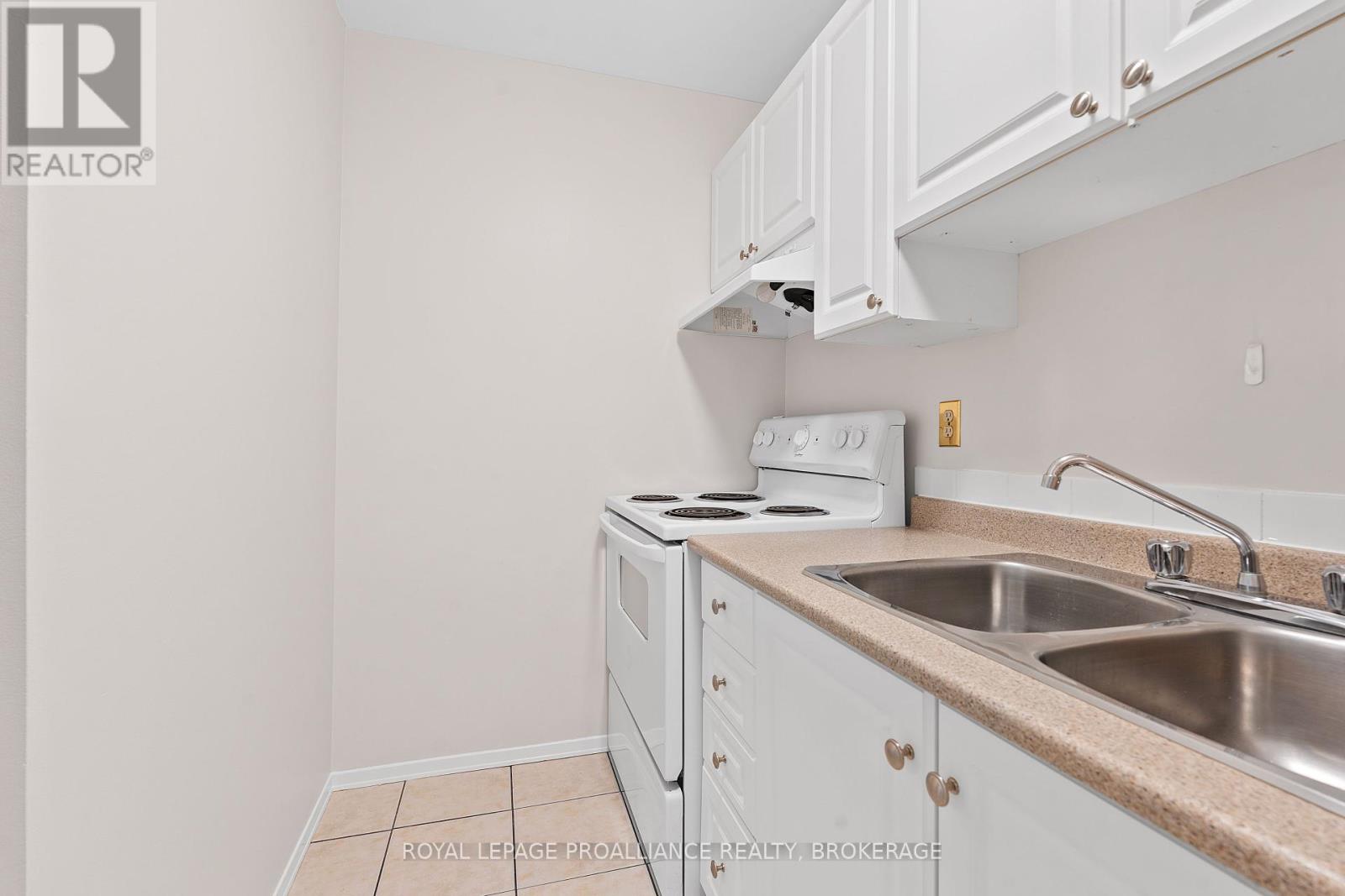 302 - 573 Armstrong Road, Kingston, Ontario  K7M 8J8 - Photo 14 - X12329709