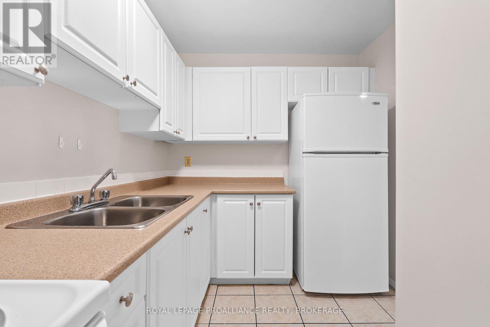 302 - 573 Armstrong Road, Kingston, Ontario  K7M 8J8 - Photo 15 - X12329709