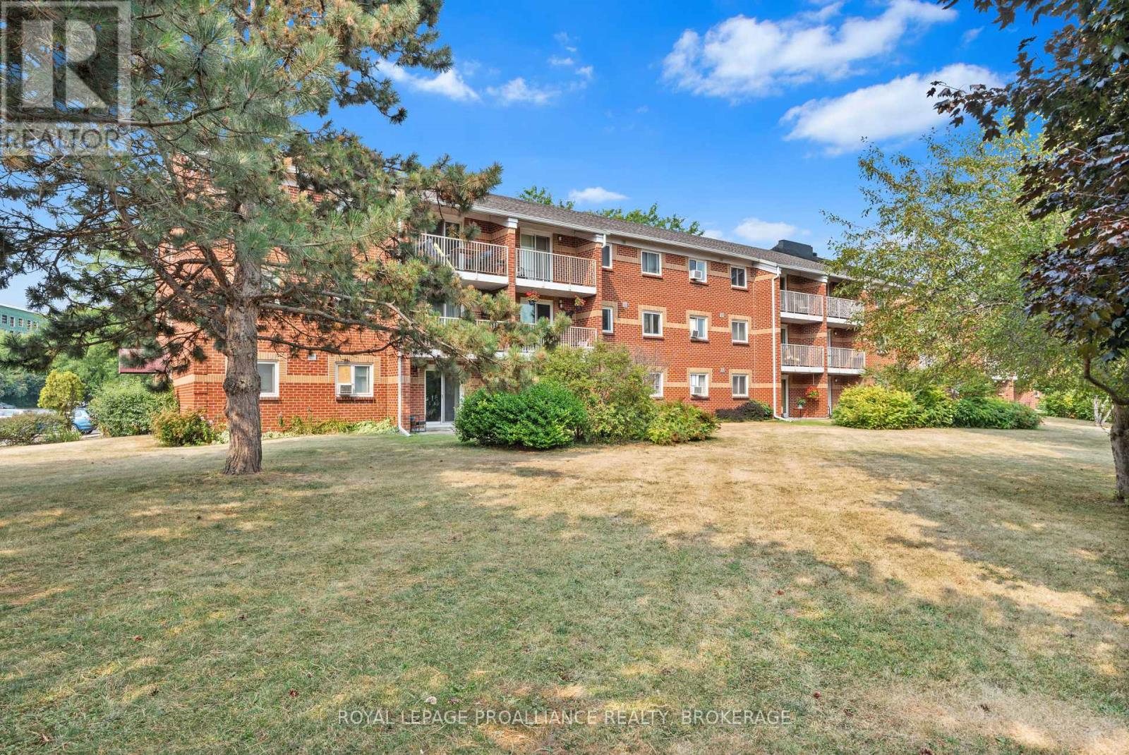 302 - 573 Armstrong Road, Kingston, Ontario  K7M 8J8 - Photo 2 - X12329709