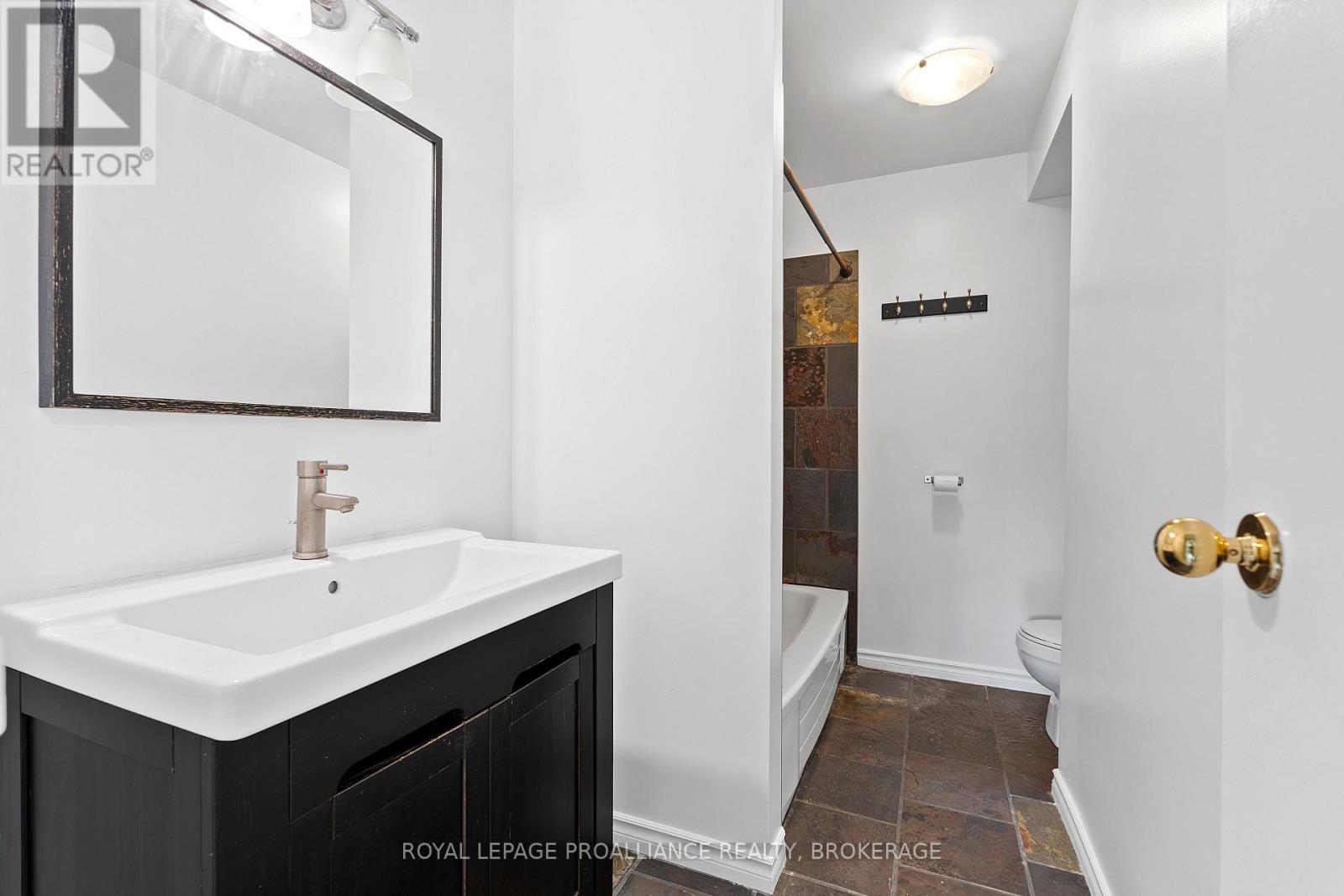 302 - 573 Armstrong Road, Kingston, Ontario  K7M 8J8 - Photo 23 - X12329709
