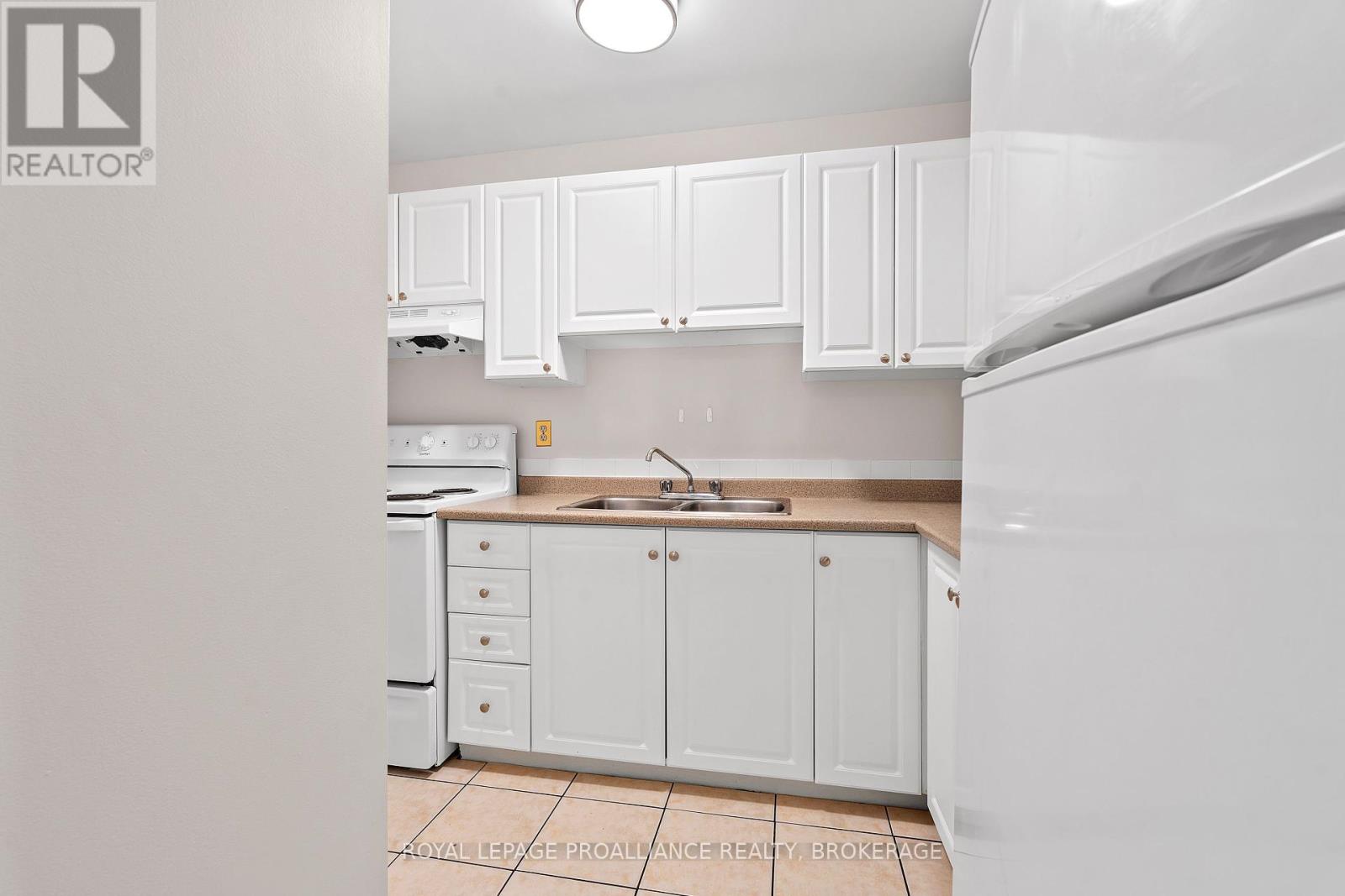302 - 573 Armstrong Road, Kingston, Ontario  K7M 8J8 - Photo 28 - X12329709