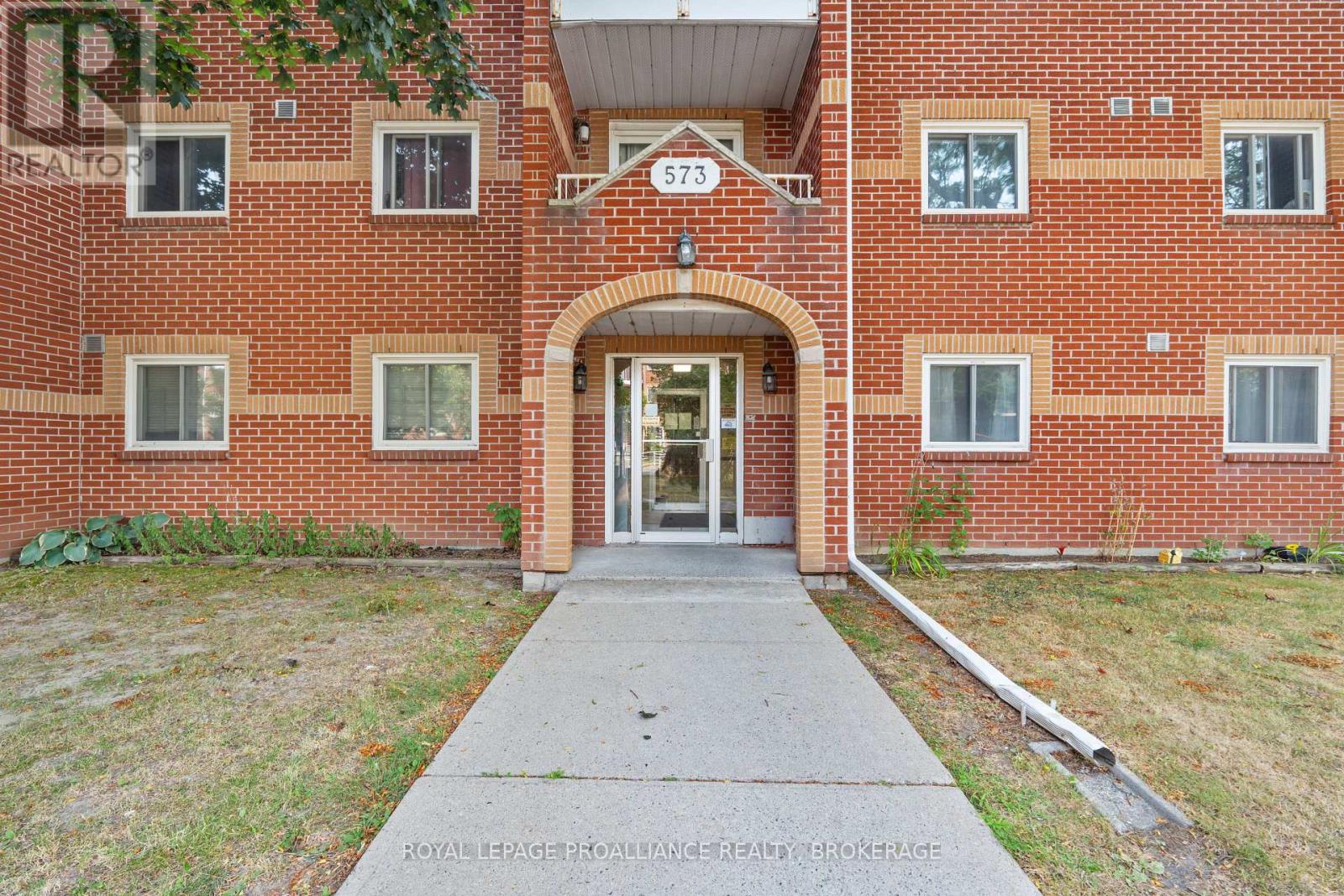 302 - 573 Armstrong Road, Kingston, Ontario  K7M 8J8 - Photo 3 - X12329709