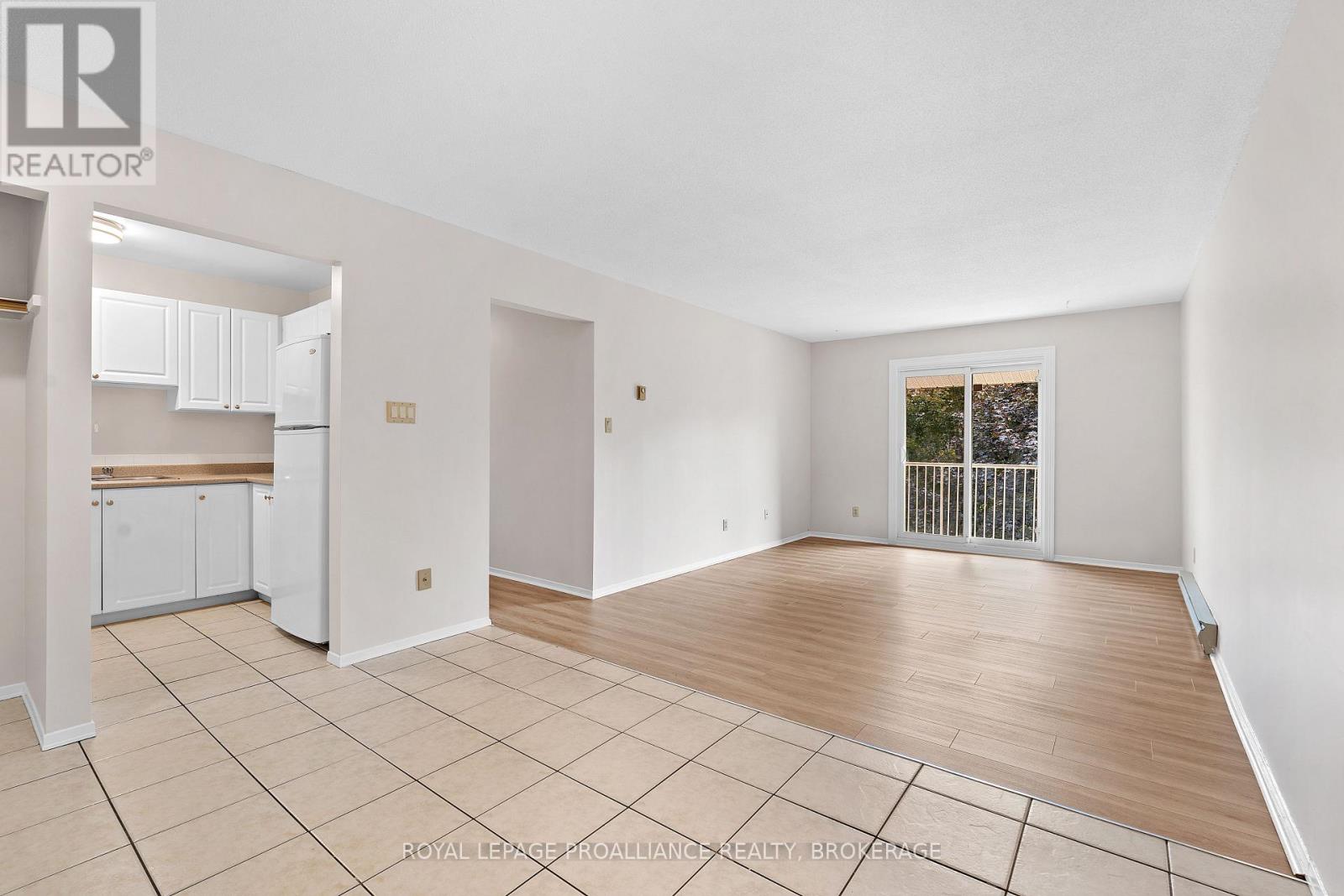 302 - 573 Armstrong Road, Kingston, Ontario  K7M 8J8 - Photo 5 - X12329709