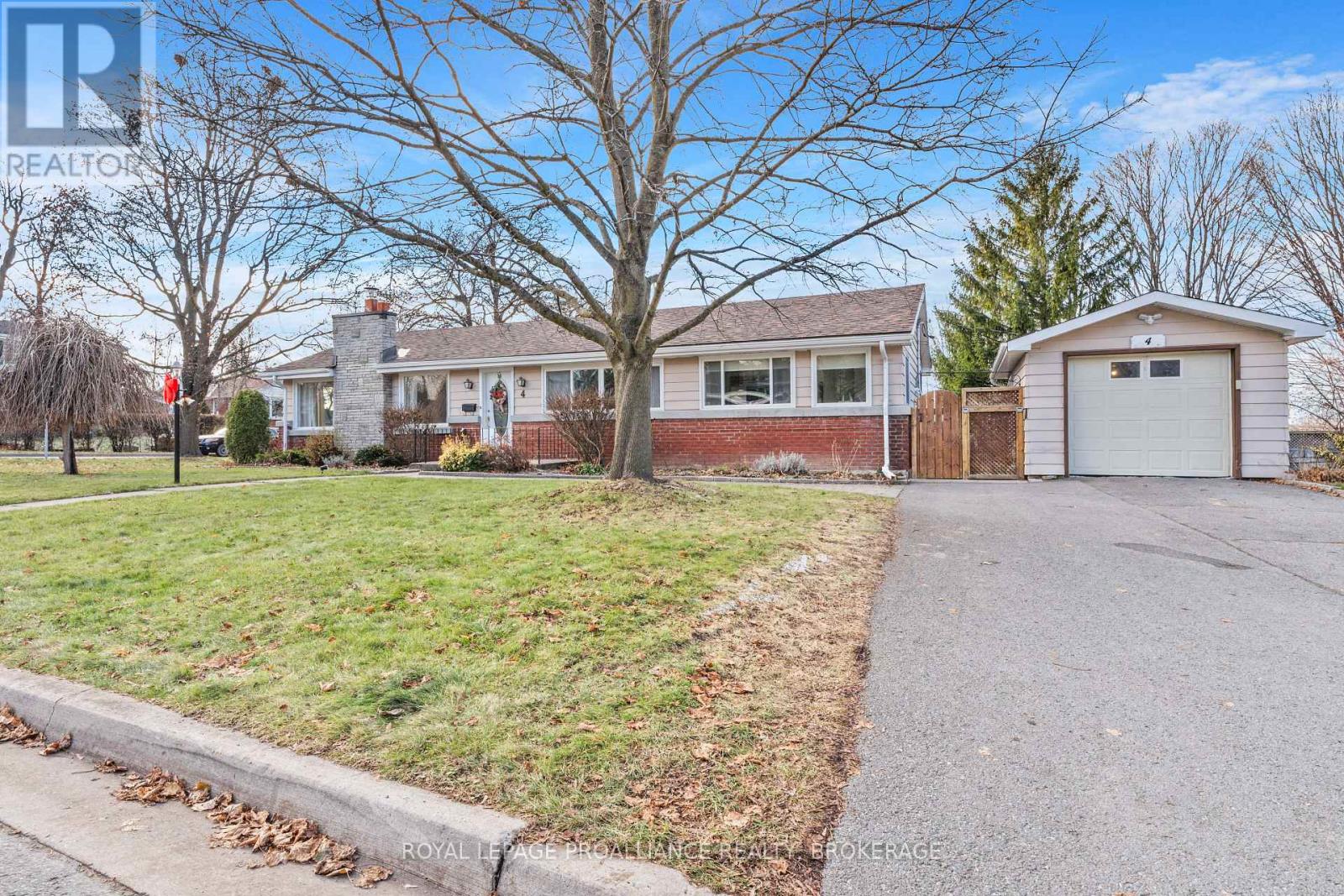 4 STRATHCONA CRESCENT, Kingston, Ontario
