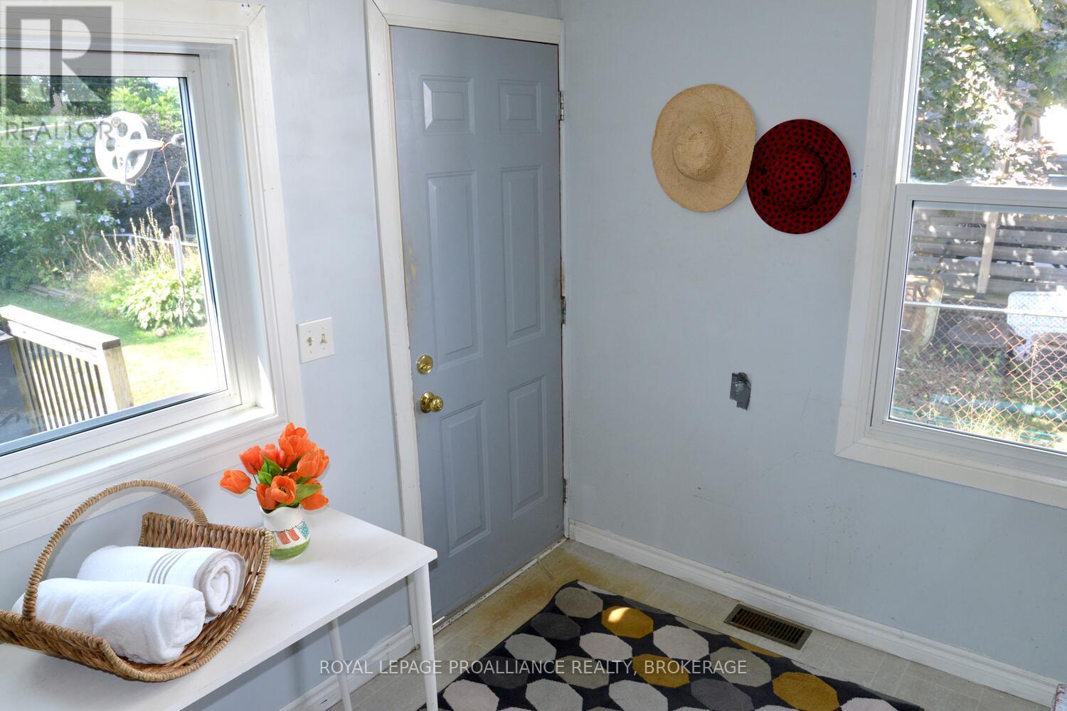 18 Dunkirk Avenue, Kingston, Ontario K7K 2H4 - Photo 12 - X12343547