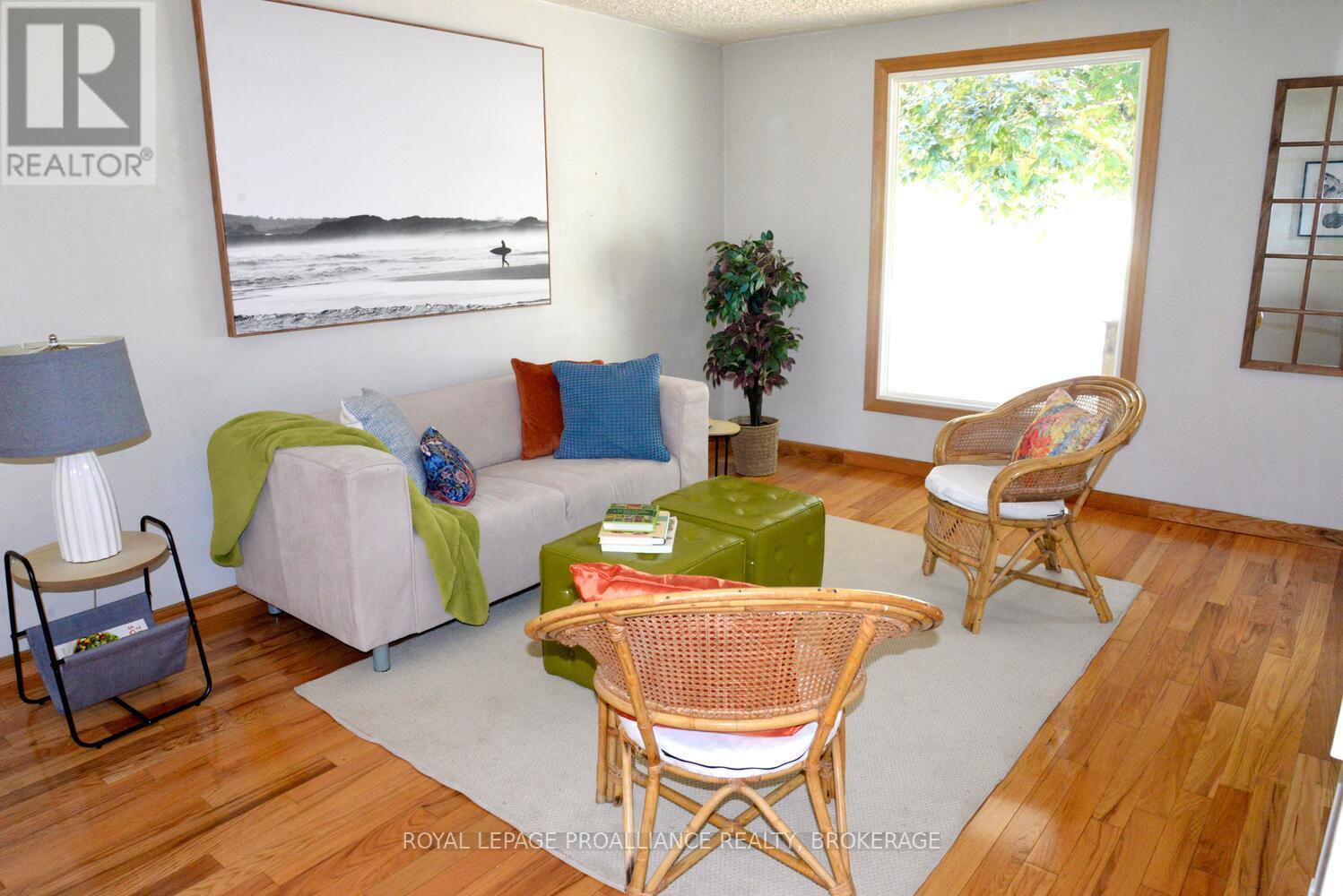 18 Dunkirk Avenue, Kingston, Ontario K7K 2H4 - Photo 15 - X12343547