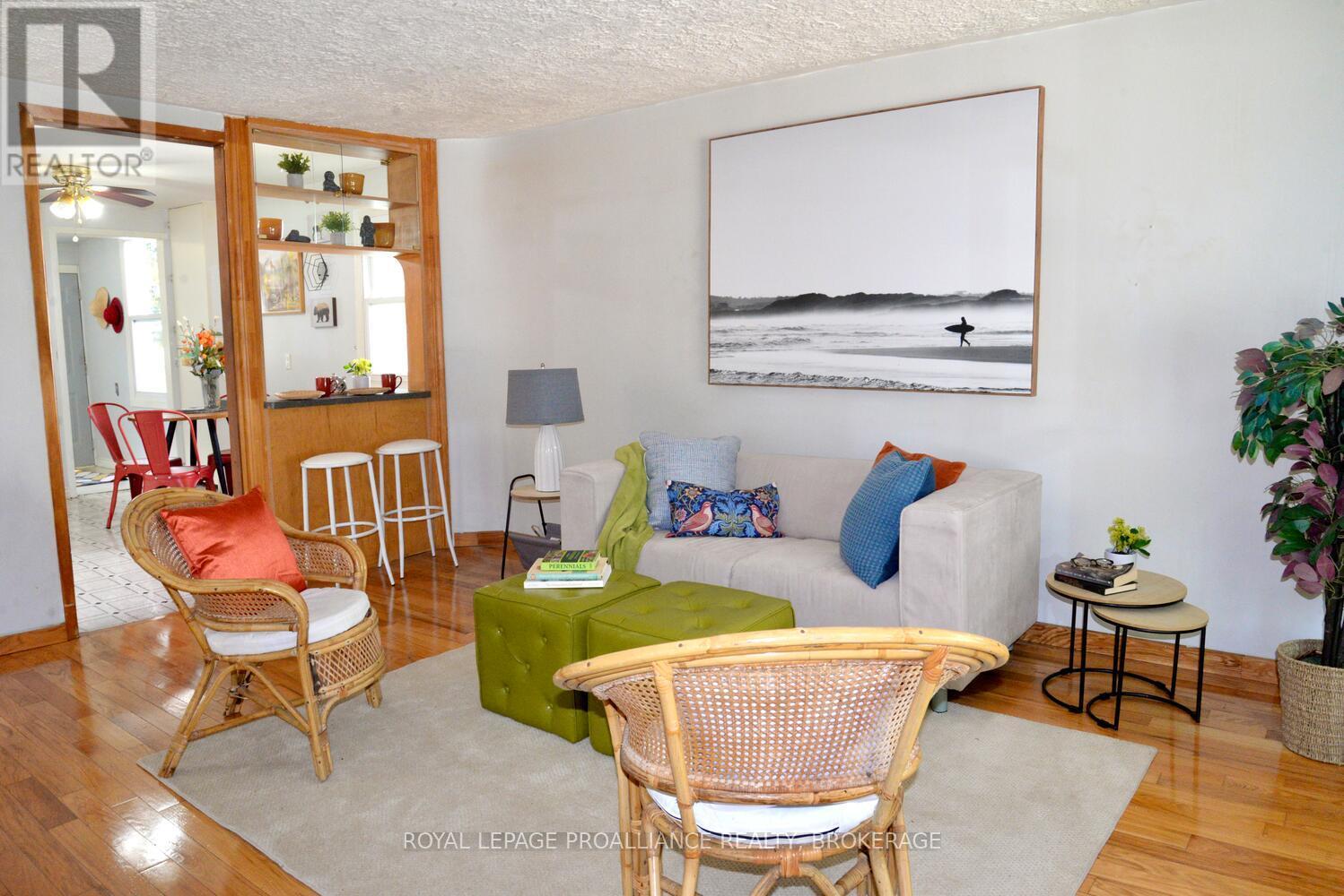 18 Dunkirk Avenue, Kingston, Ontario K7K 2H4 - Photo 5 - X12343547