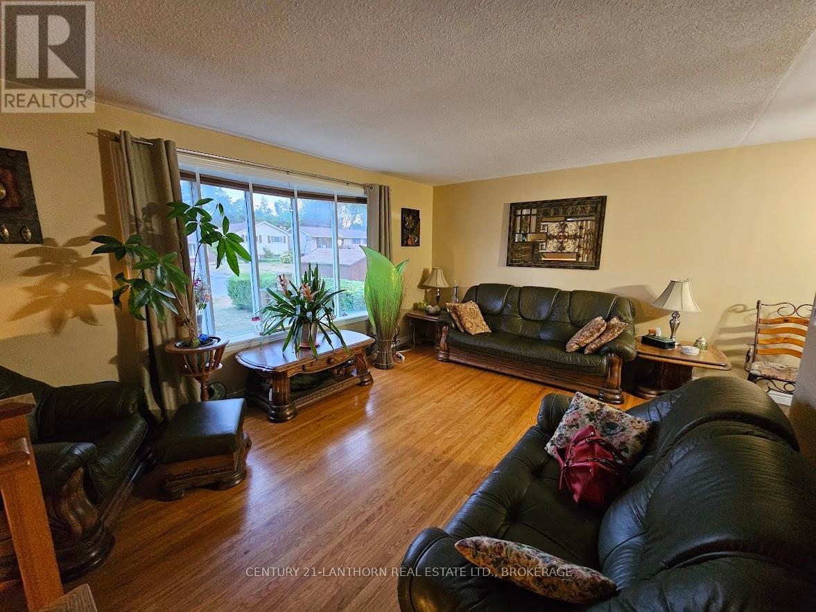 197 King Street, Greater Napanee, Ontario K7R 1B8 - Photo 2 - X12354201