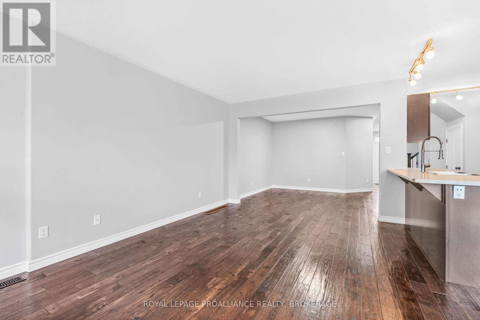 1584 Davenport Crescent, Kingston, Ontario K7P 0H5 - Photo 11 - X12354415