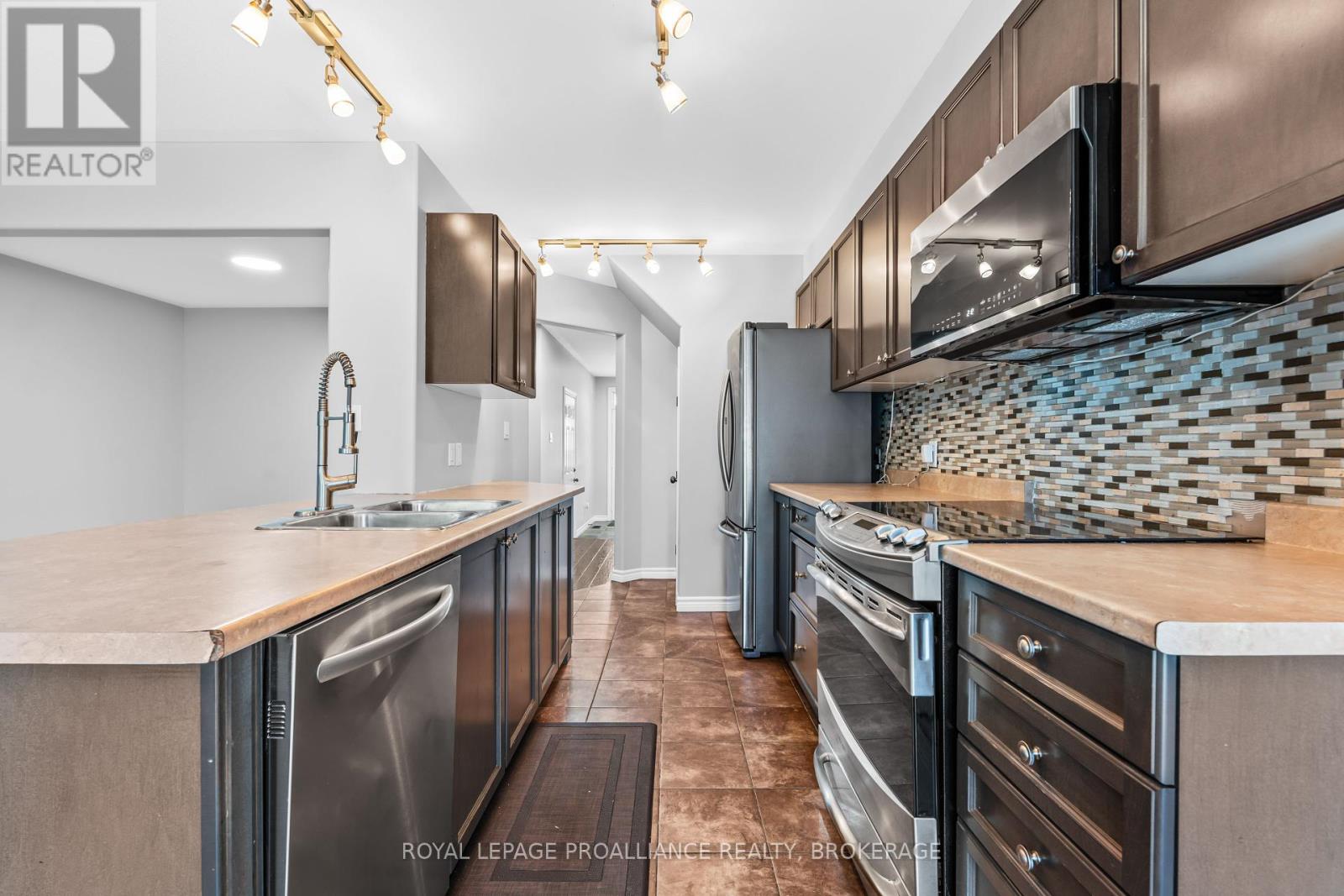 1584 Davenport Crescent, Kingston, Ontario K7P 0H5 - Photo 14 - X12354415