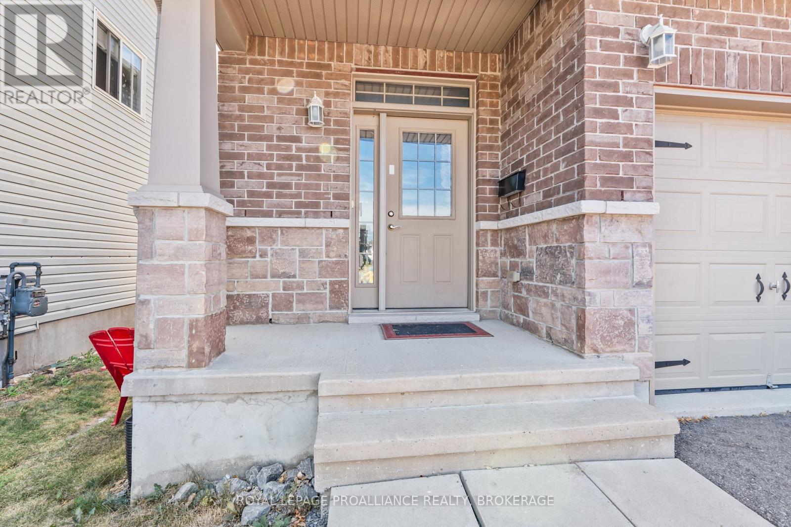 1584 Davenport Crescent, Kingston, Ontario K7P 0H5 - Photo 2 - X12354415