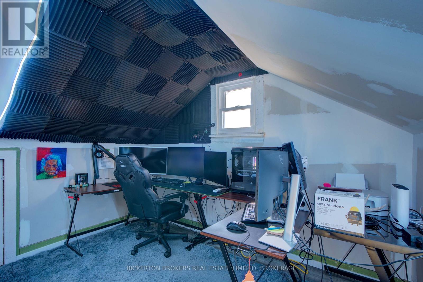 40 Elm Street, Gananoque, Ontario  K7G 2S7 - Photo 13 - X12358213