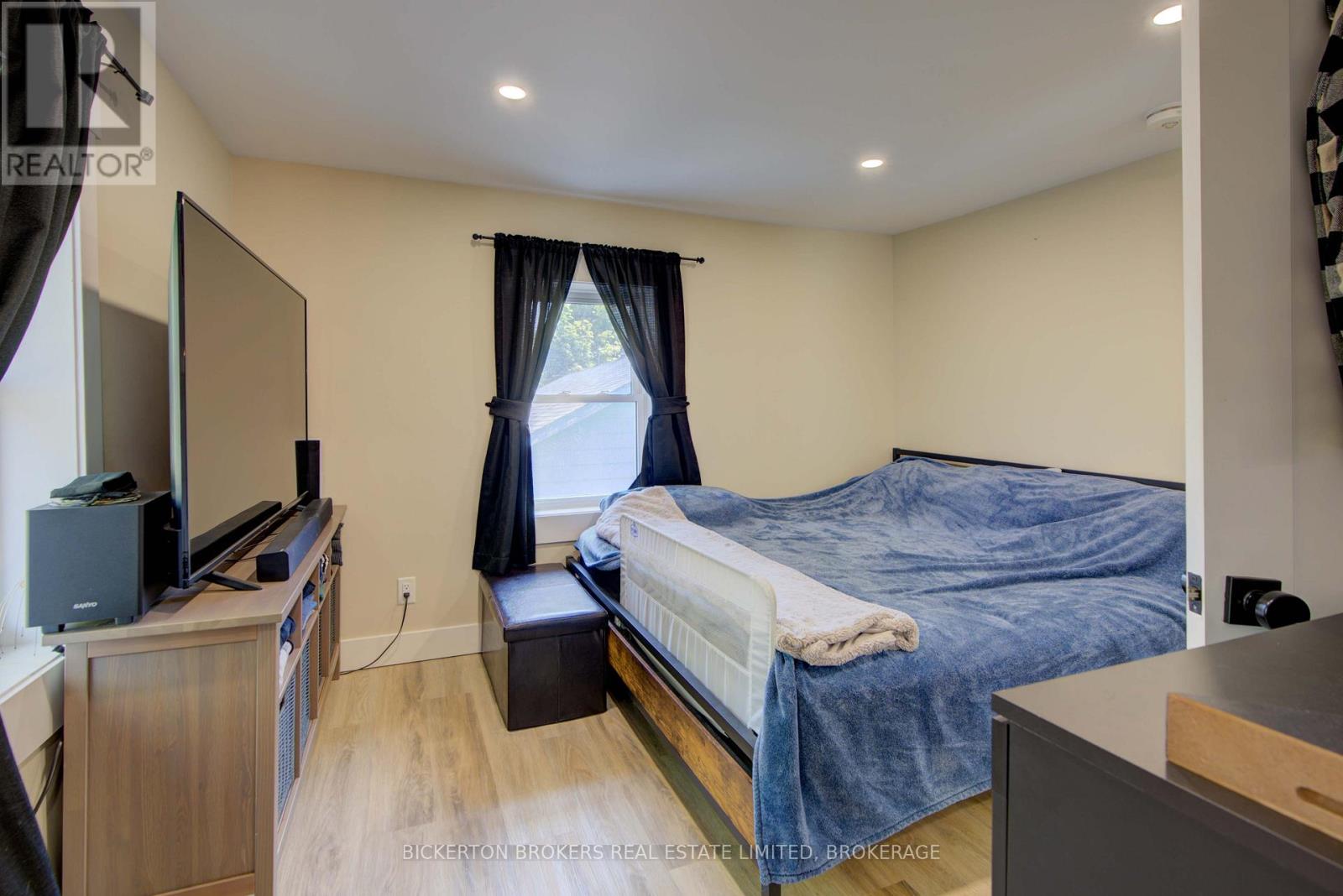 40 Elm Street, Gananoque, Ontario  K7G 2S7 - Photo 39 - X12358213