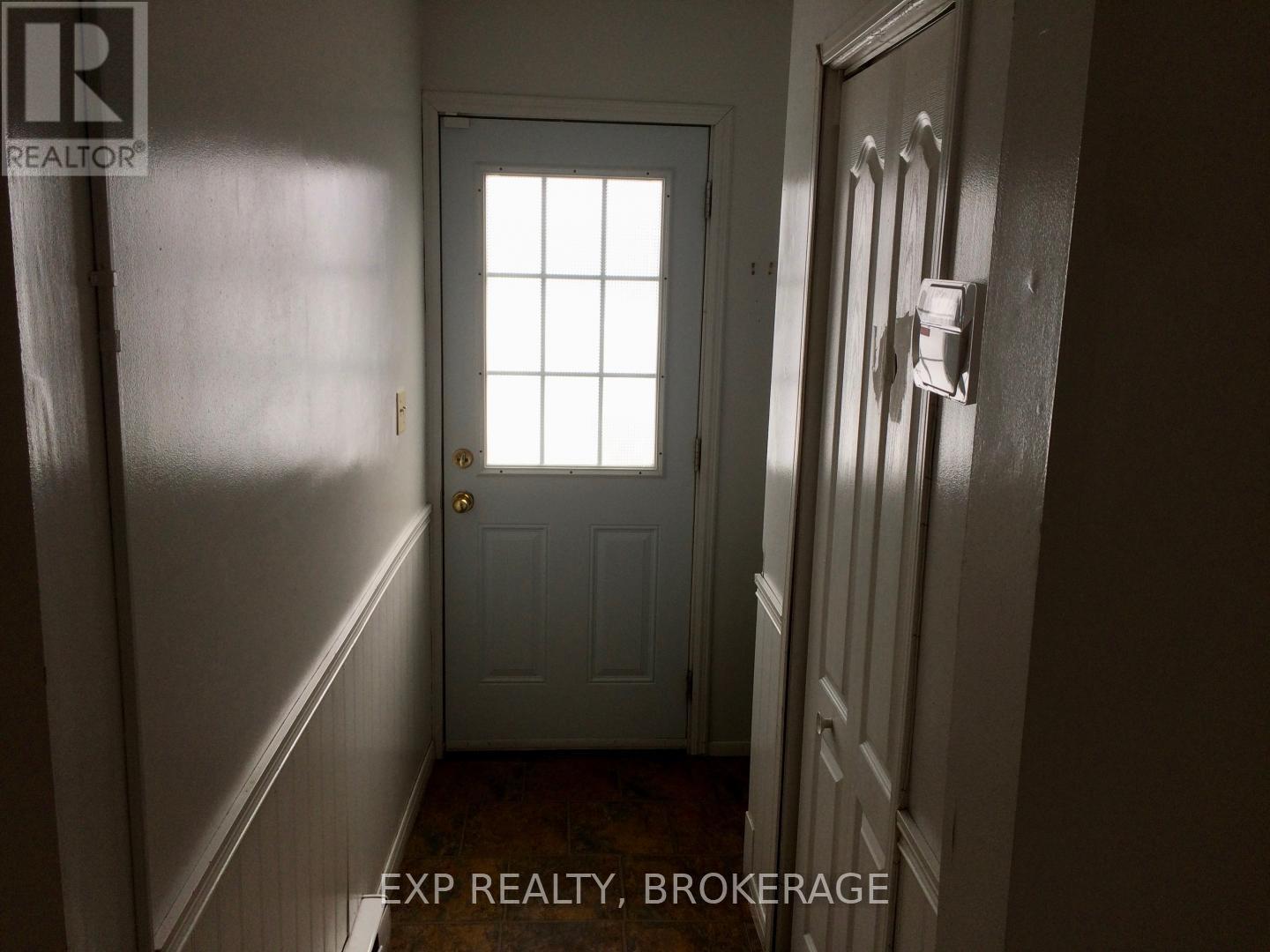35 Maccauley Street, Kingston, Ontario  K7K 2V8 - Photo 2 - X12363972