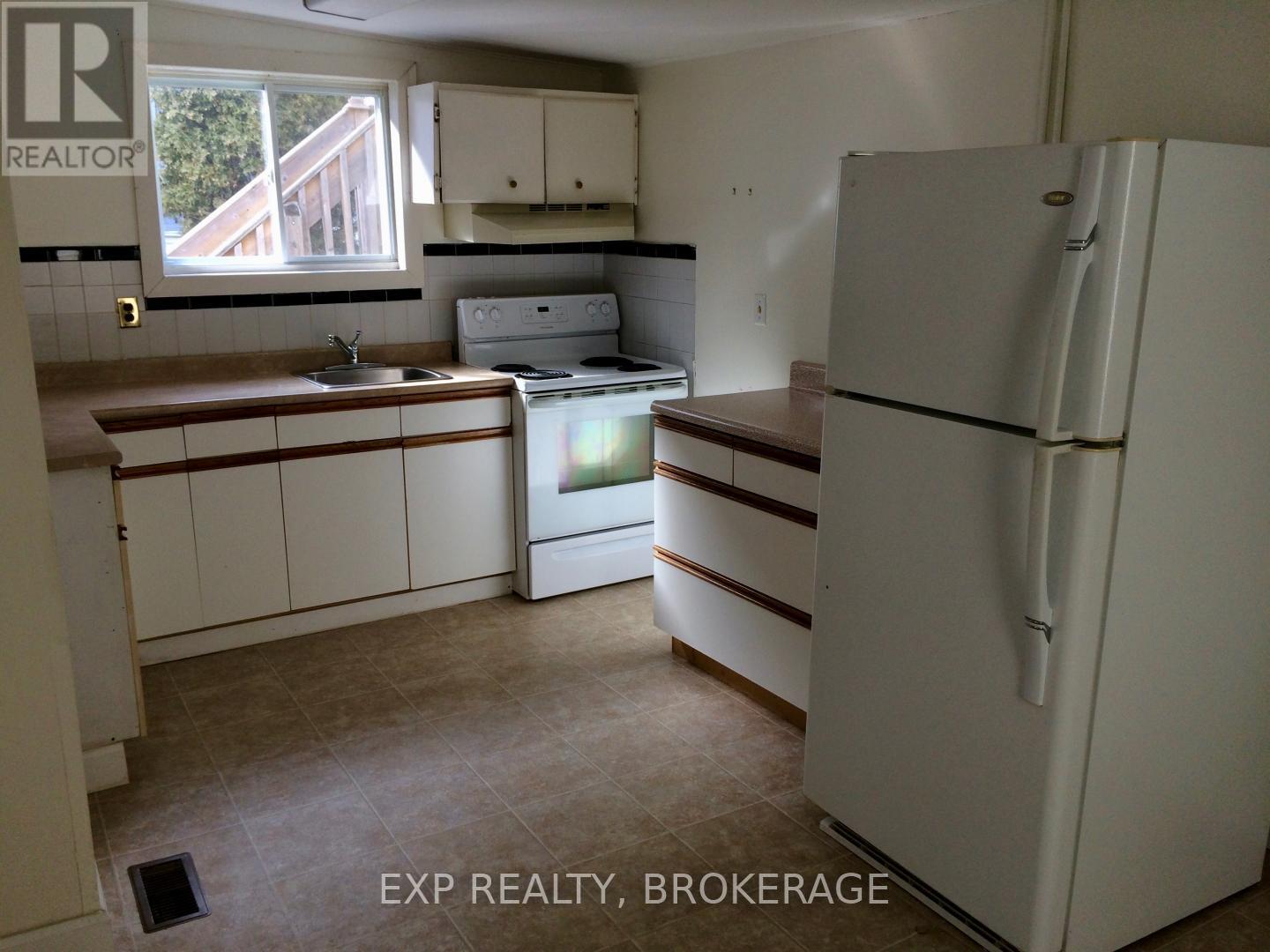 35 Maccauley Street, Kingston, Ontario  K7K 2V8 - Photo 7 - X12363972