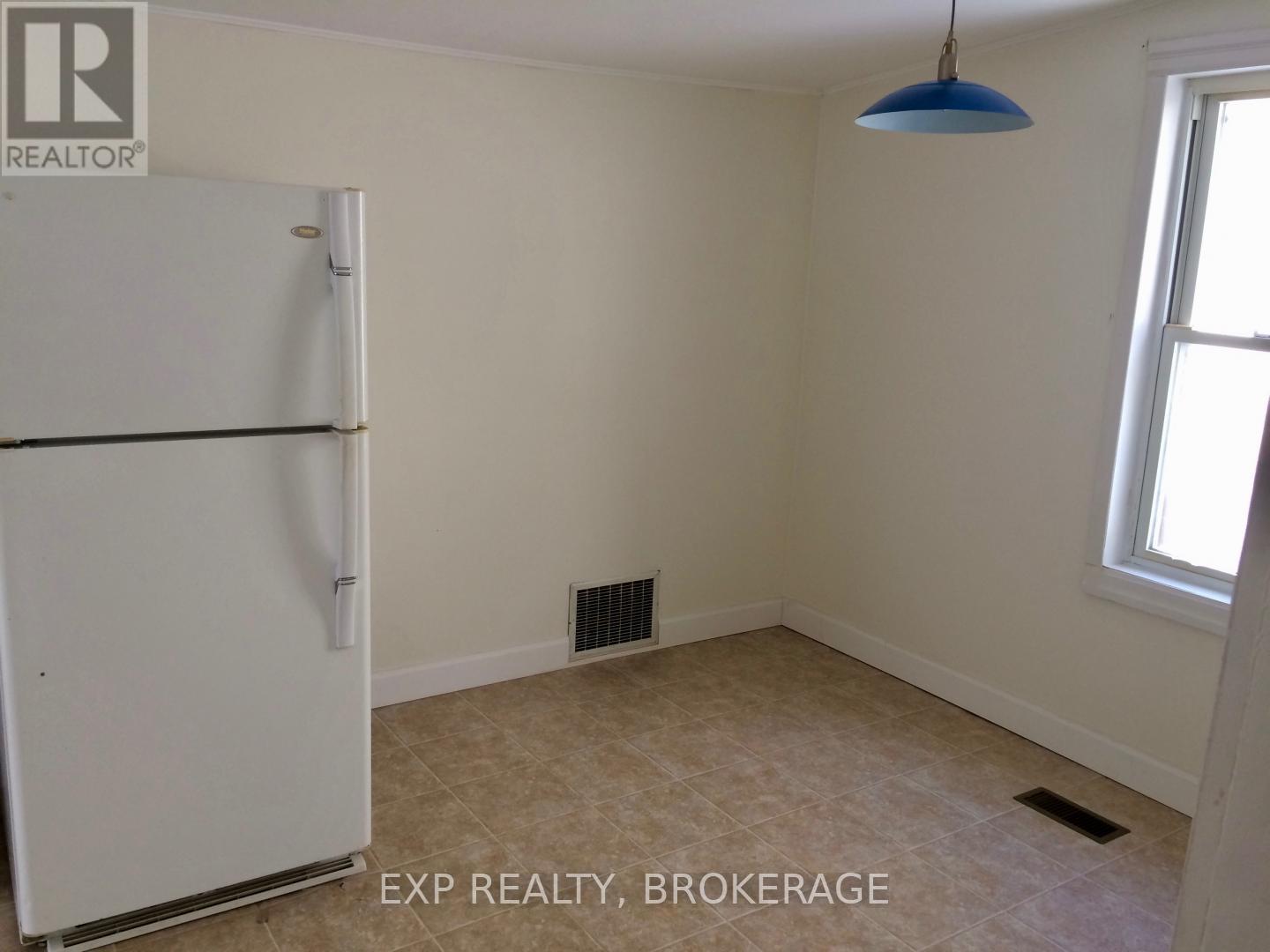 35 Maccauley Street, Kingston, Ontario  K7K 2V8 - Photo 8 - X12363972