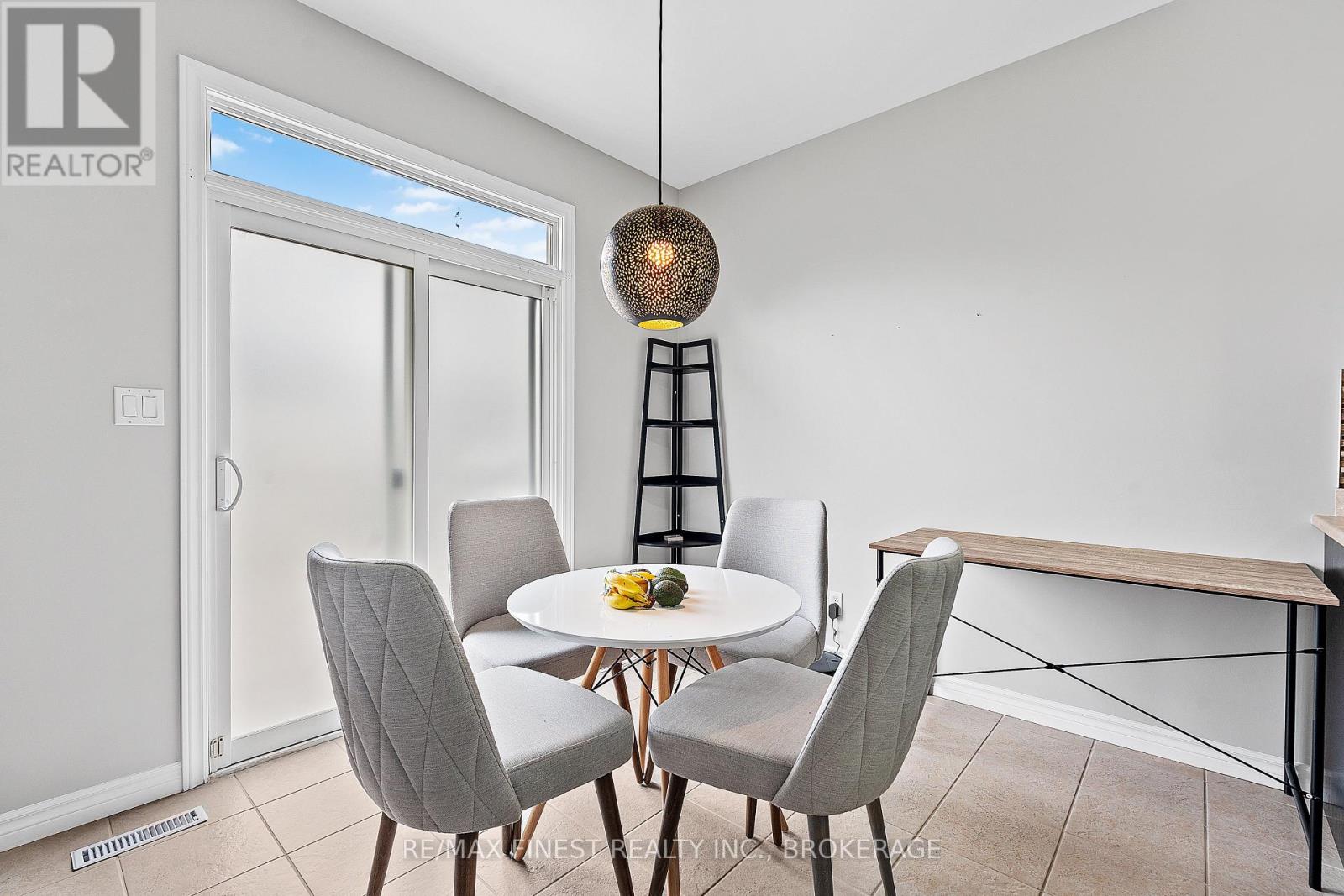 995 Swanfield Street, Kingston, Ontario K7M 0A6 - Photo 13 - X12368283