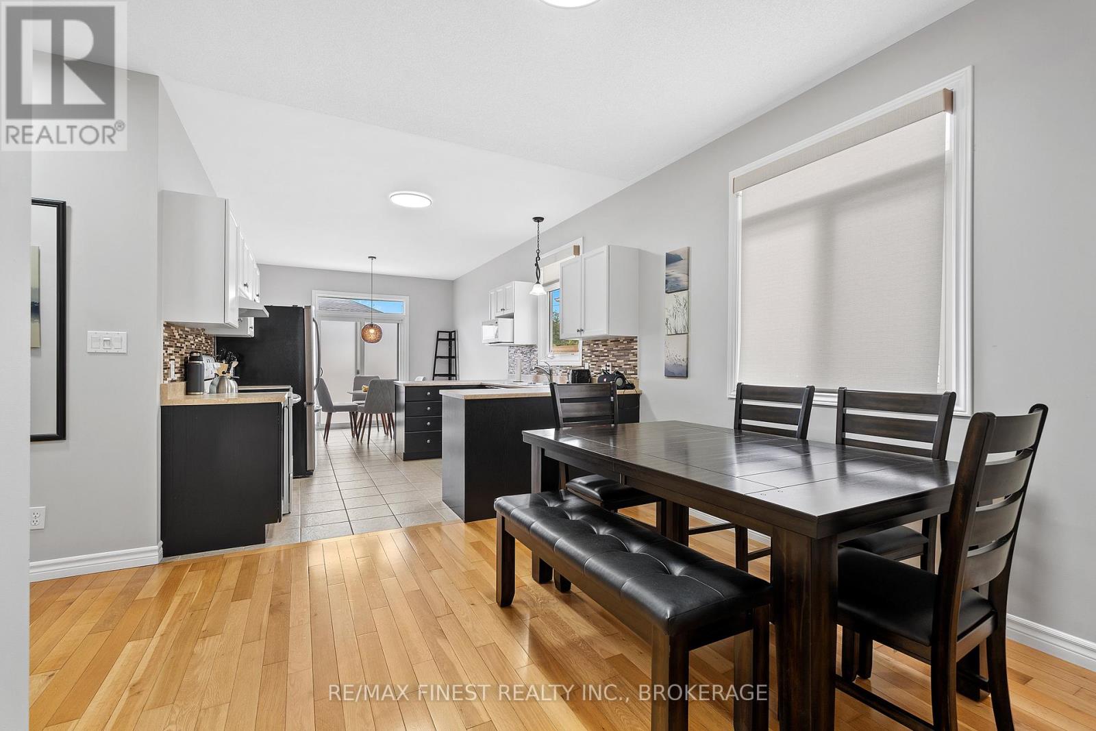 995 Swanfield Street, Kingston, Ontario K7M 0A6 - Photo 8 - X12368283