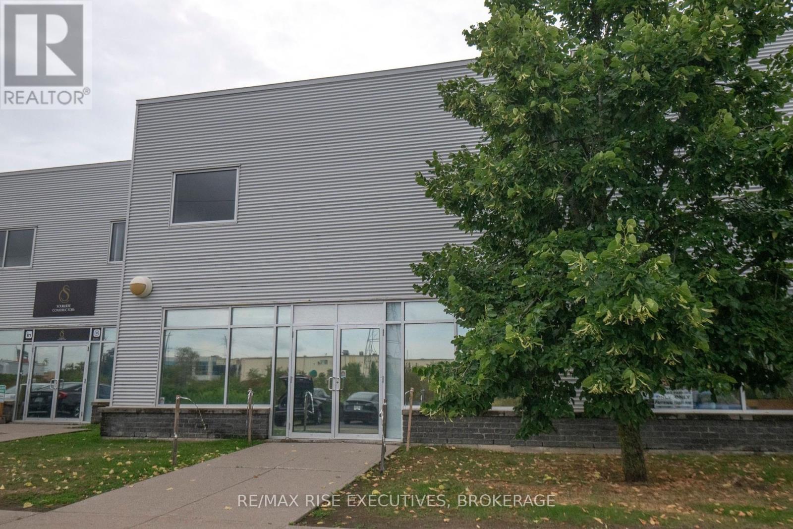 105 - 1225 Gardiners Road, Kingston, Ontario  K7P 0G3 - Photo 2 - X12368416