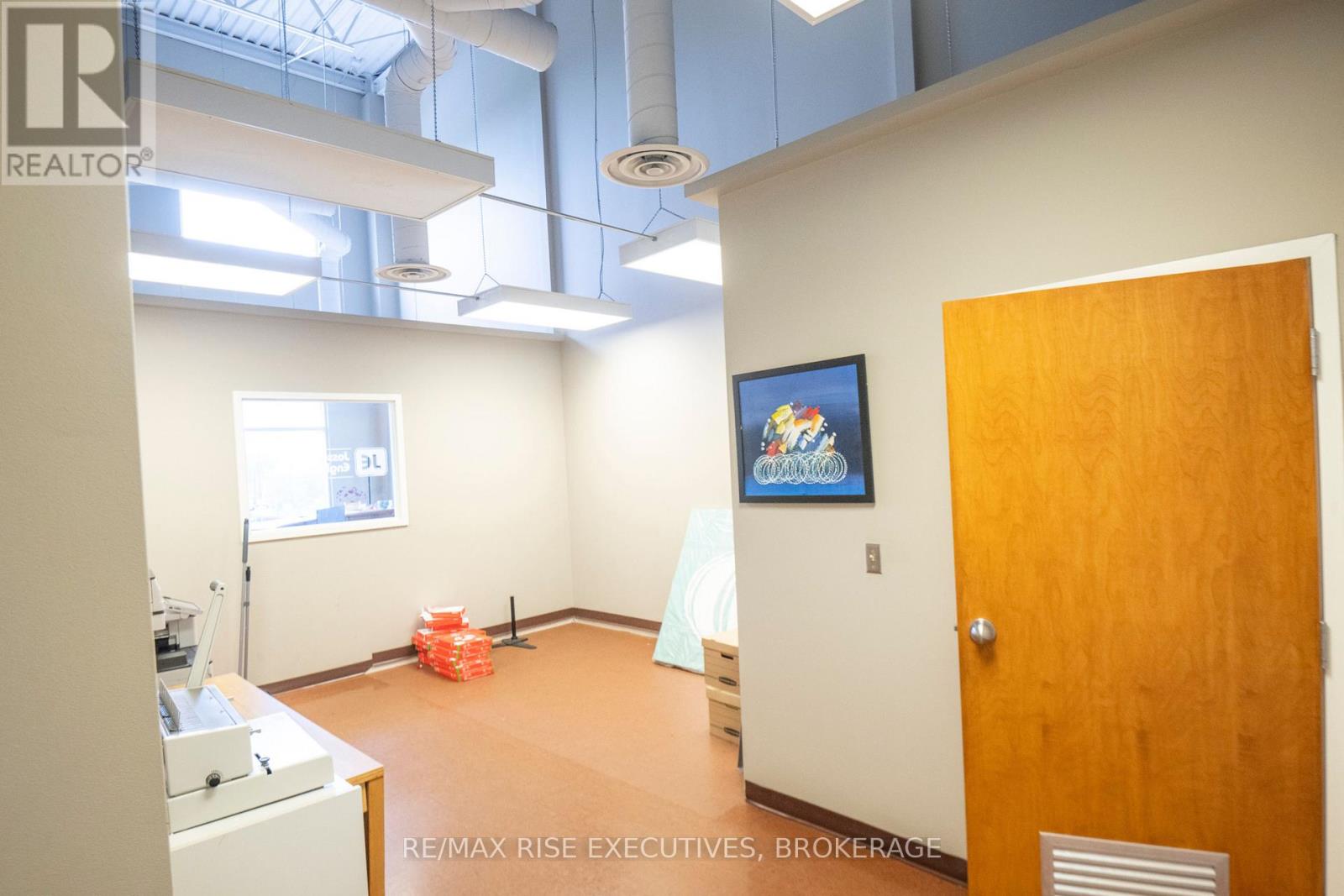 105 - 1225 Gardiners Road, Kingston, Ontario  K7P 0G3 - Photo 7 - X12368416