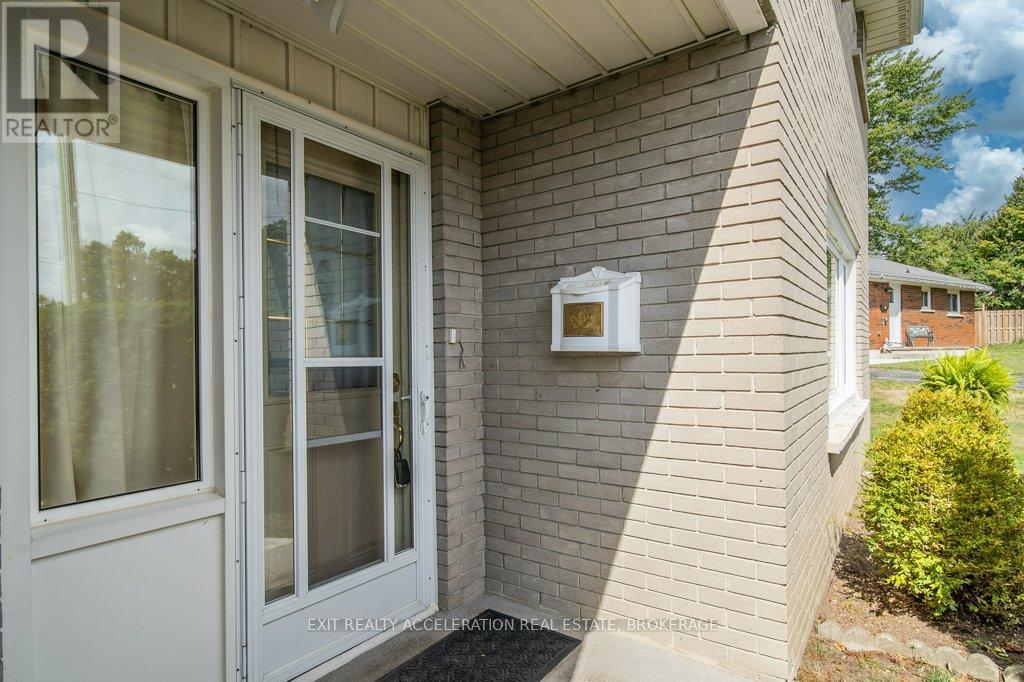 28 Sunset Crescent, Greater Napanee, Ontario  K7R 2G5 - Photo 3 - X12371340