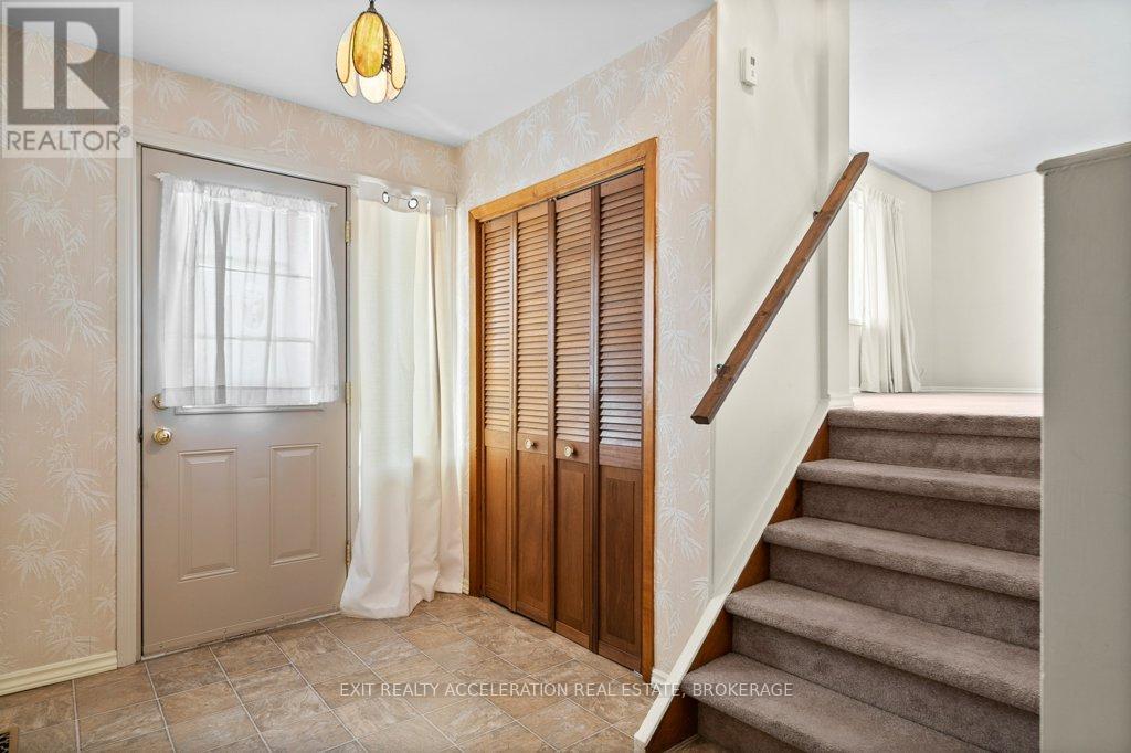 28 Sunset Crescent, Greater Napanee, Ontario  K7R 2G5 - Photo 4 - X12371340