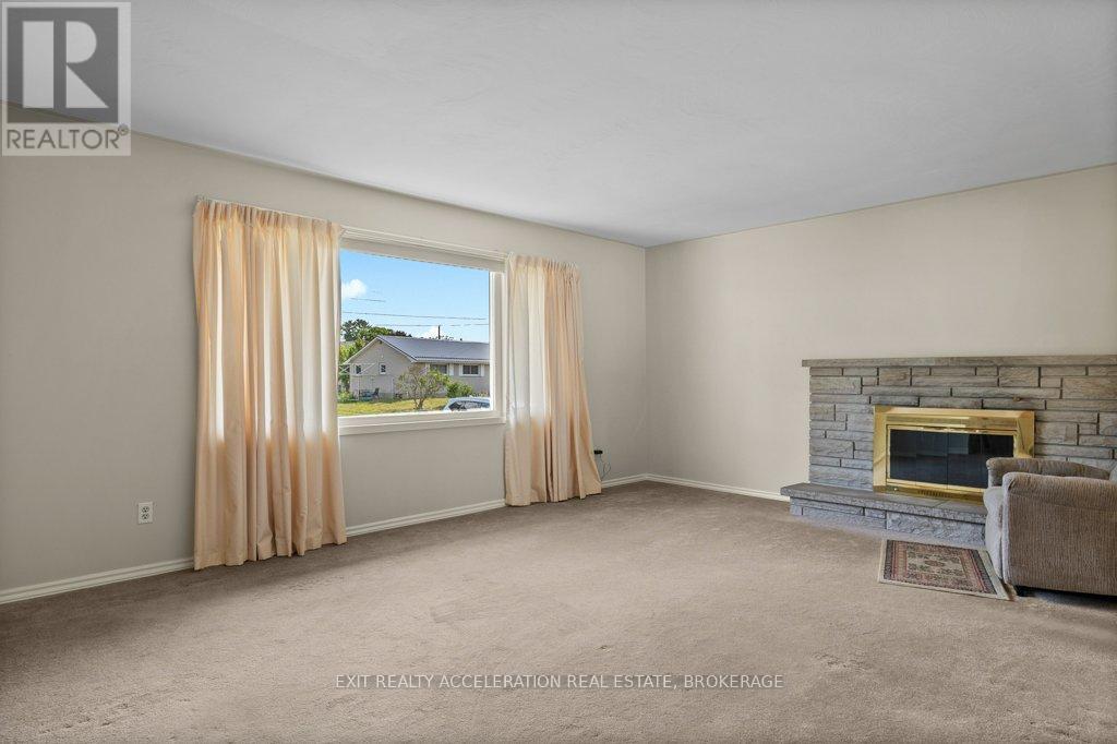 28 Sunset Crescent, Greater Napanee, Ontario  K7R 2G5 - Photo 6 - X12371340