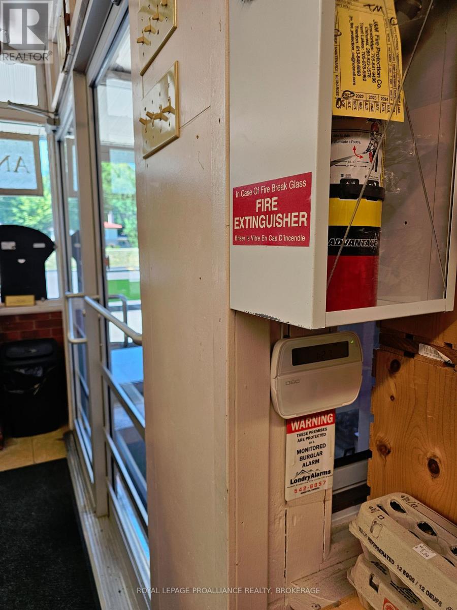 666 Collins Bay Road, Kingston, Ontario K7M 7E9 - Photo 13 - X12375565