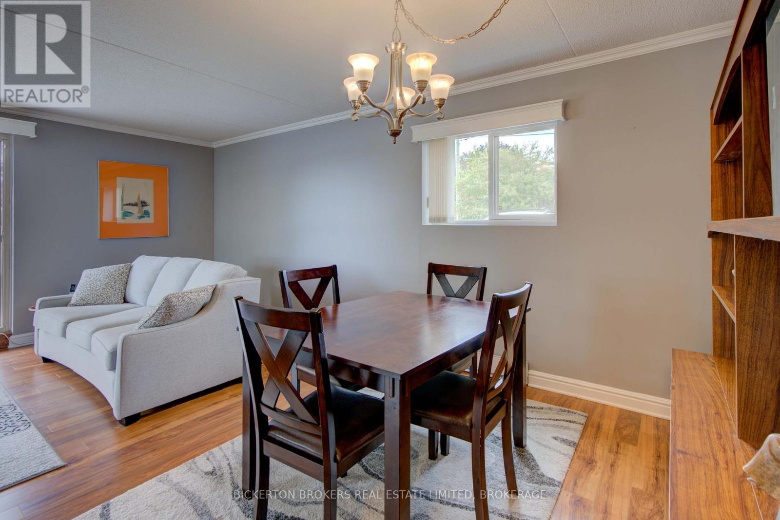 301 - 610 William Street S, Gananoque, Ontario K7G 3A4 - Photo 11 - X12381132