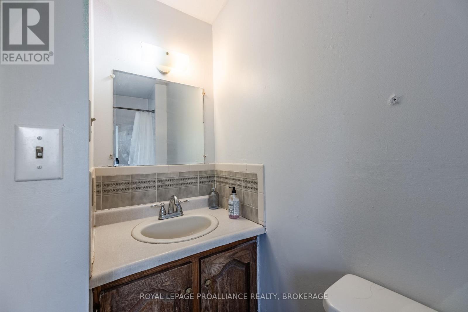 271-273 Rideau Street, Kingston, Ontario  K7K 3A7 - Photo 12 - X12381135