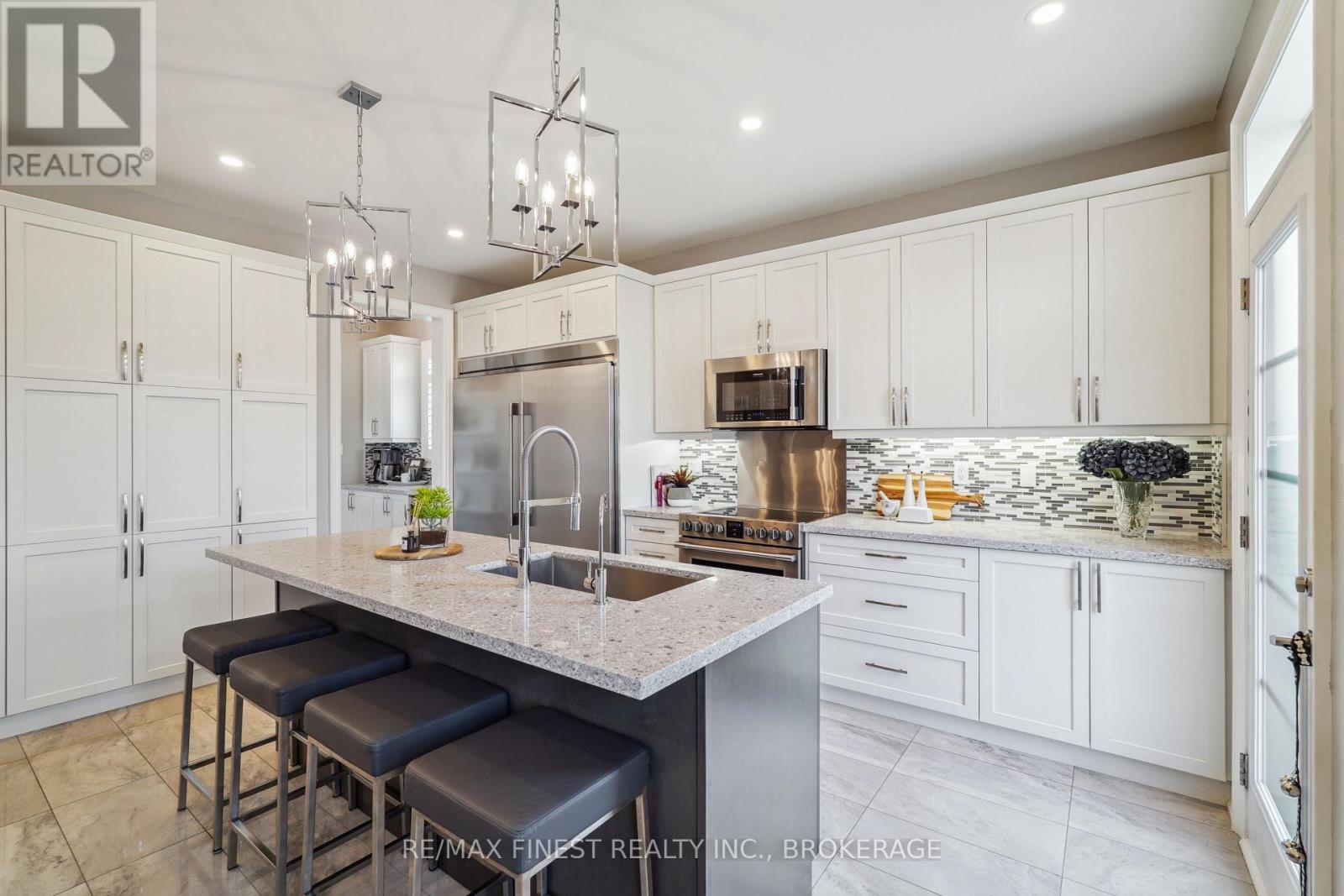 171 Frederick Pearson Street, East Gwillimbury, Ontario  L9N 0Y8 - Photo 11 - N12383372
