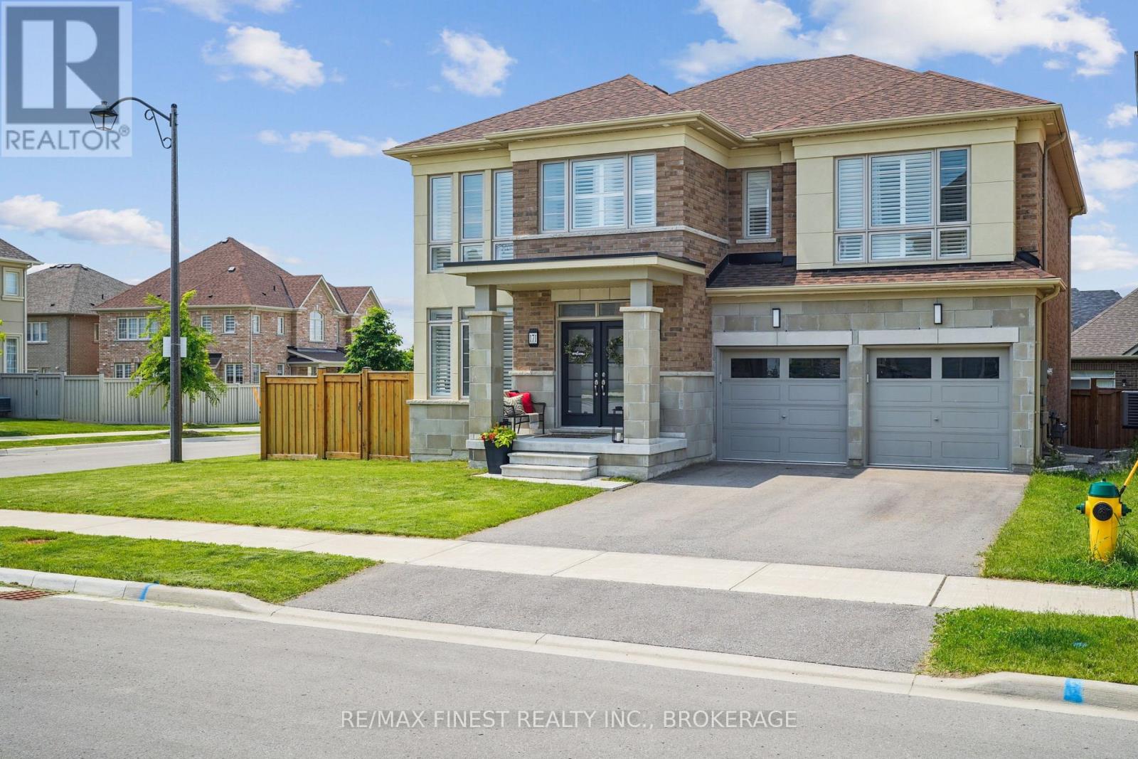 171 Frederick Pearson Street, East Gwillimbury, Ontario  L9N 0Y8 - Photo 2 - N12383372