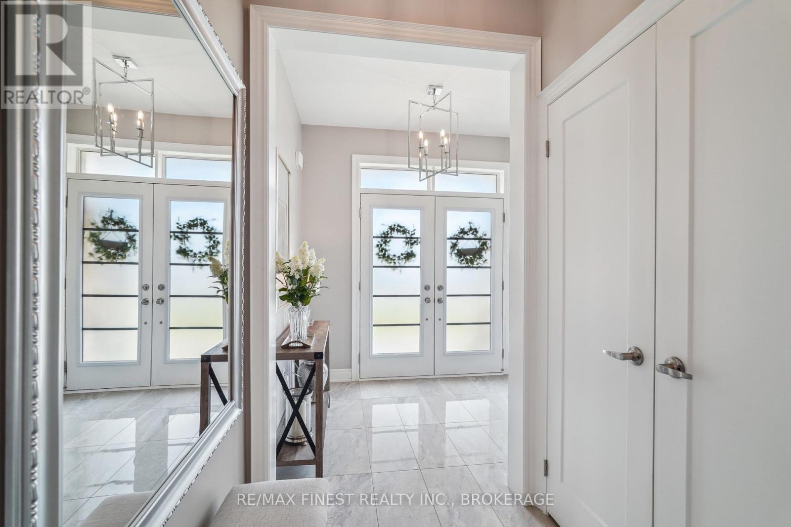 171 Frederick Pearson Street, East Gwillimbury, Ontario  L9N 0Y8 - Photo 4 - N12383372