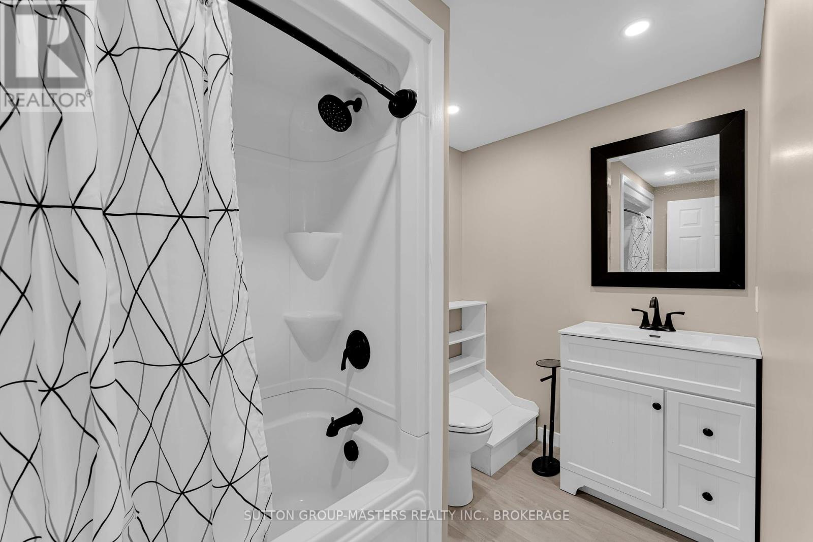 45 Quabbin Road, Front Of Yonge, Ontario K0E 1R0 - Photo 18 - X12388347