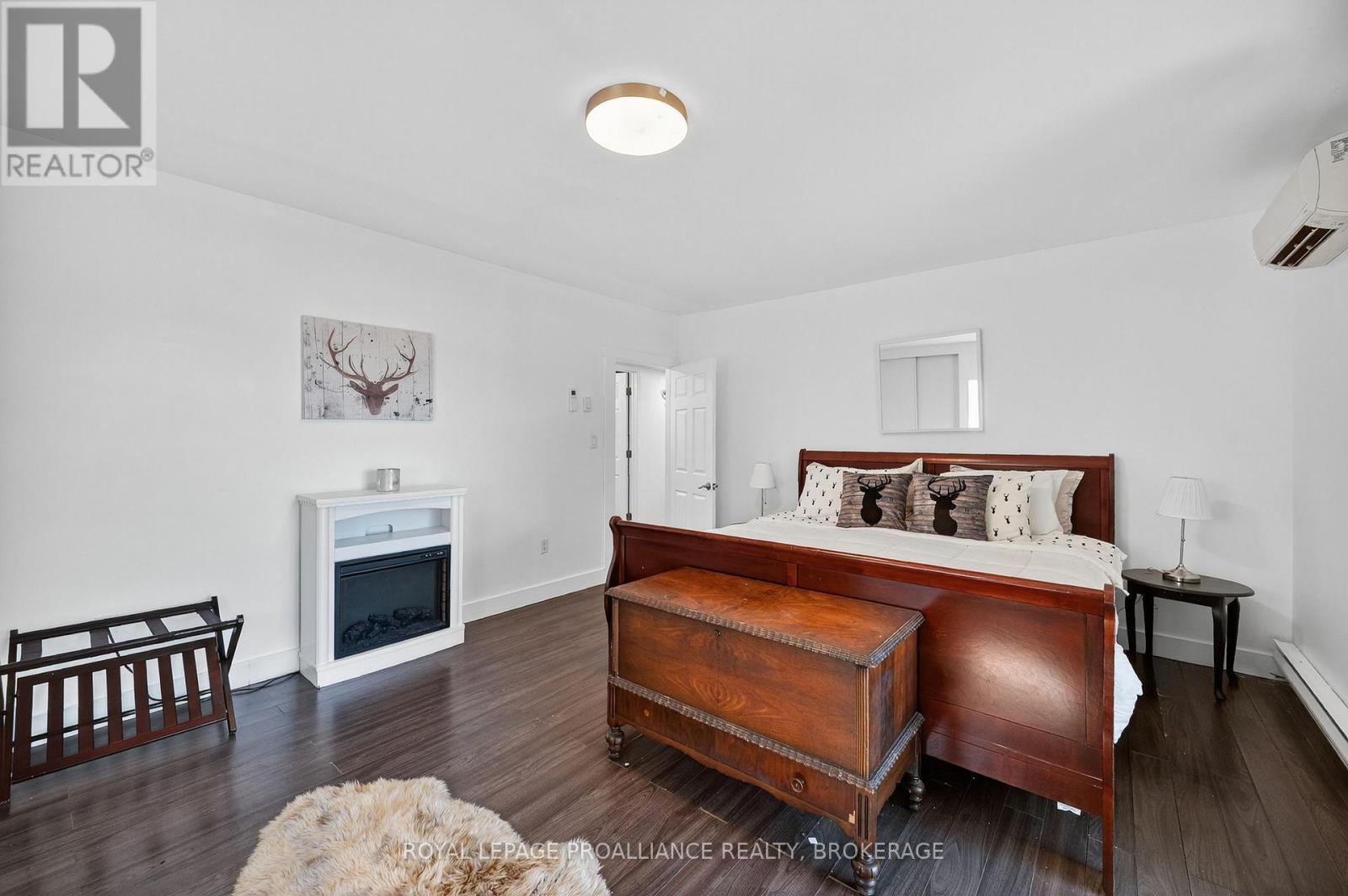 225 Johnson Bay Lane, Frontenac Islands, Ontario K7G 2V6 - Photo 18 - X12388567