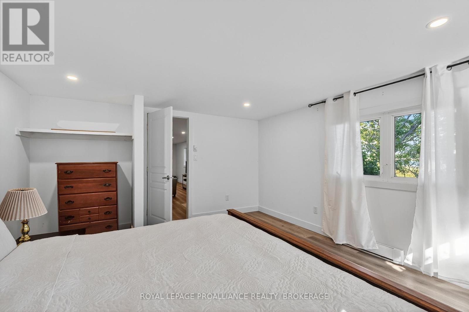 225 Johnson Bay Lane, Frontenac Islands, Ontario K7G 2V6 - Photo 27 - X12388567