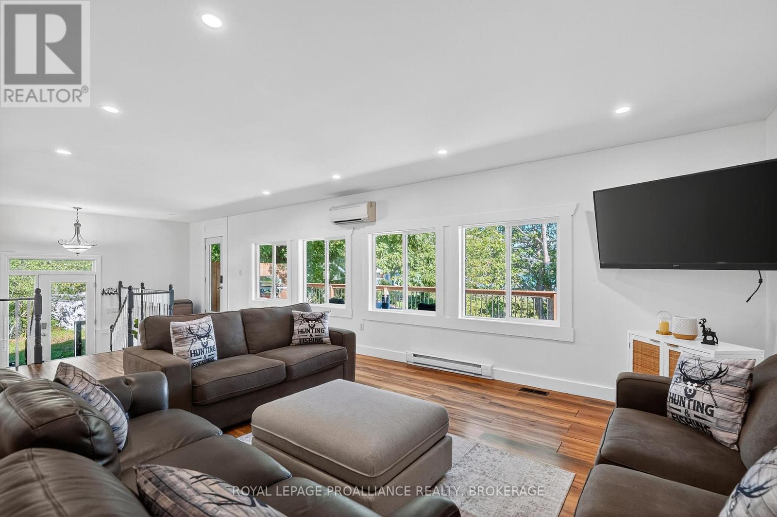 225 Johnson Bay Lane, Frontenac Islands, Ontario K7G 2V6 - Photo 7 - X12388567